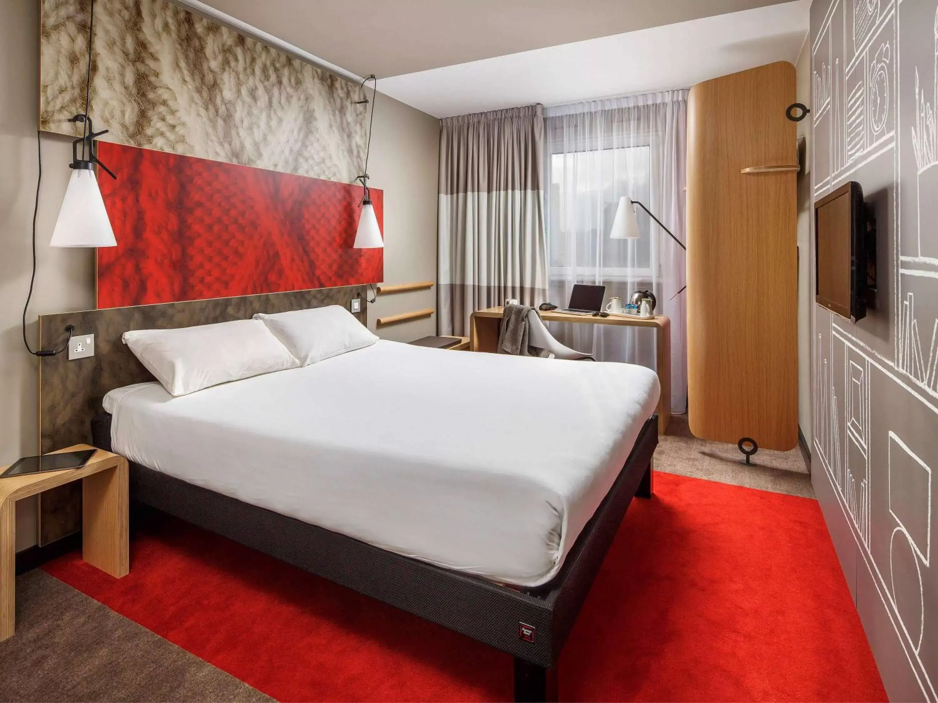 Photo of the whole room, Bed in ibis London Barking