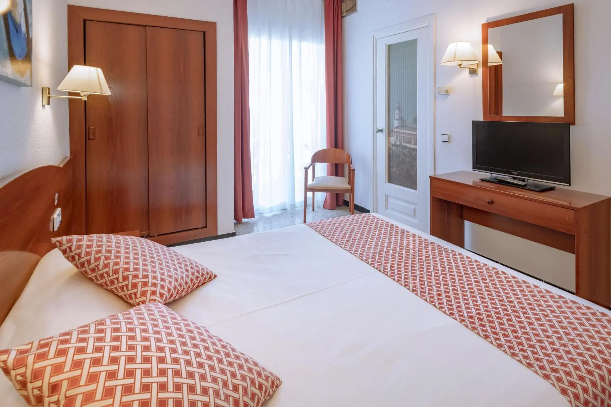 Photo of the whole room, Bed in GHT Balmes, Hotel-Aparthotel&SPLASH