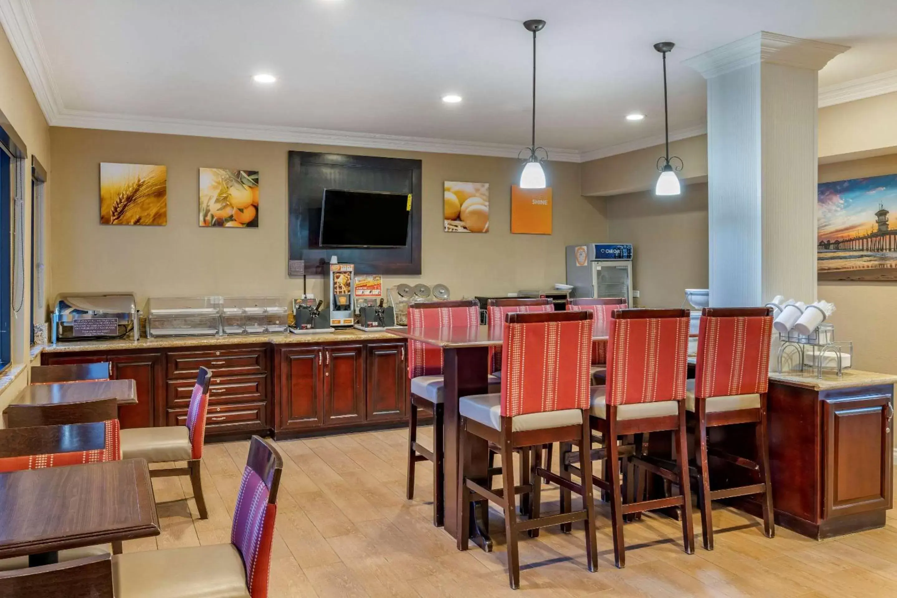 Restaurant/Places to Eat in Comfort Inn & Suites Huntington Beach