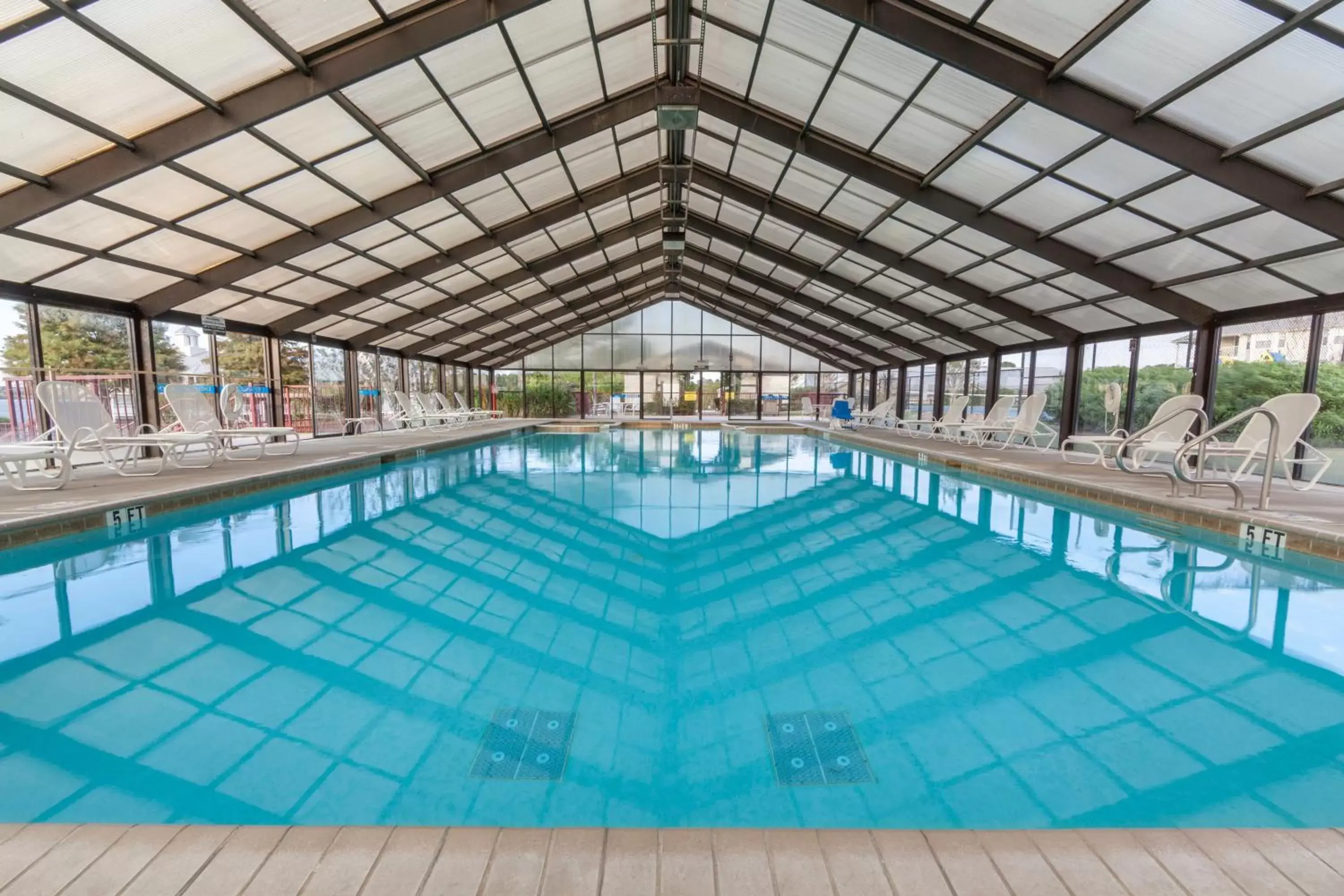 Swimming Pool in Holiday Inn Club Vacations Piney Shores Resort at Lake Conroe