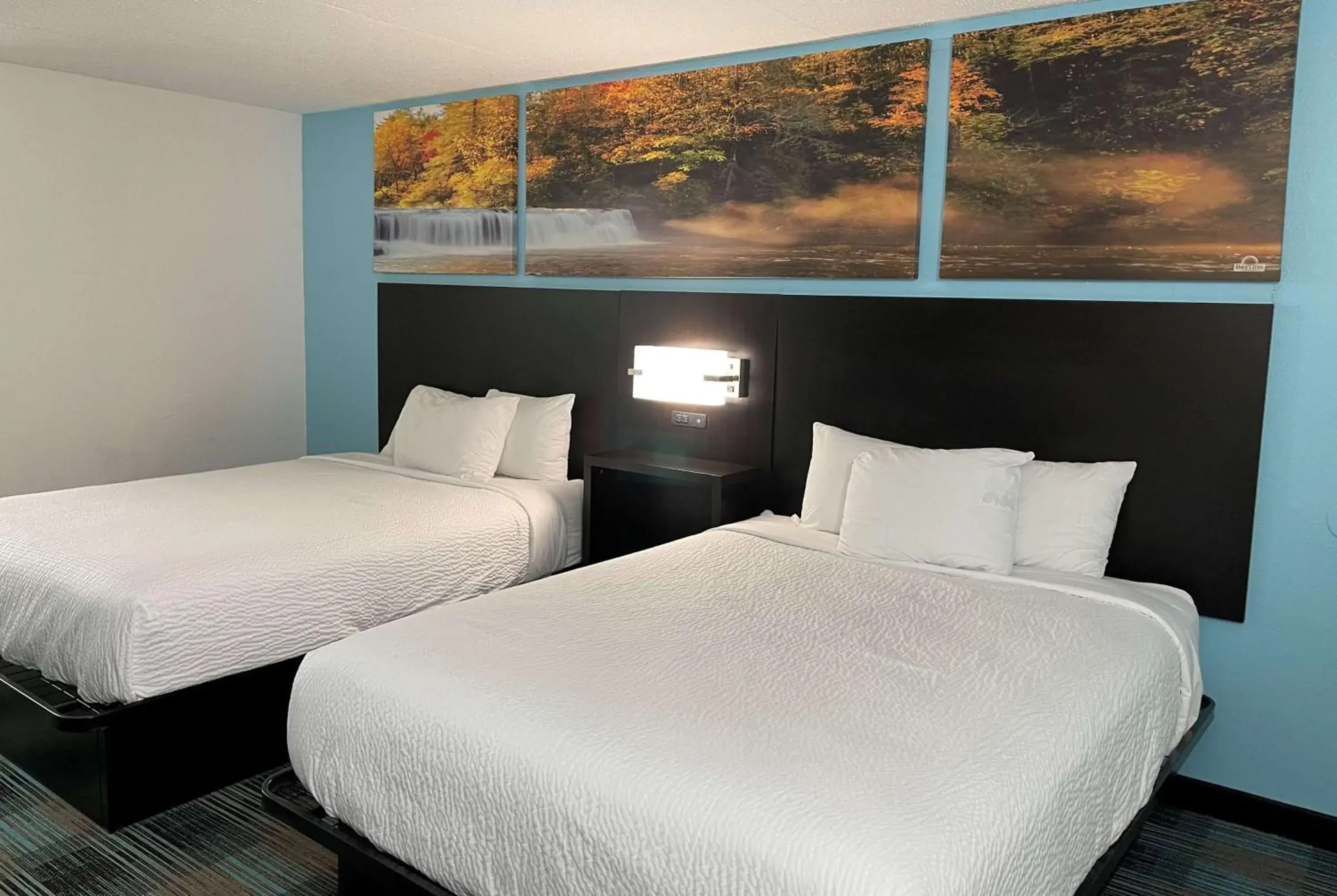 Photo of the whole room, Bed in Days Inn by Wyndham Calhoun GA I-75 and US-41