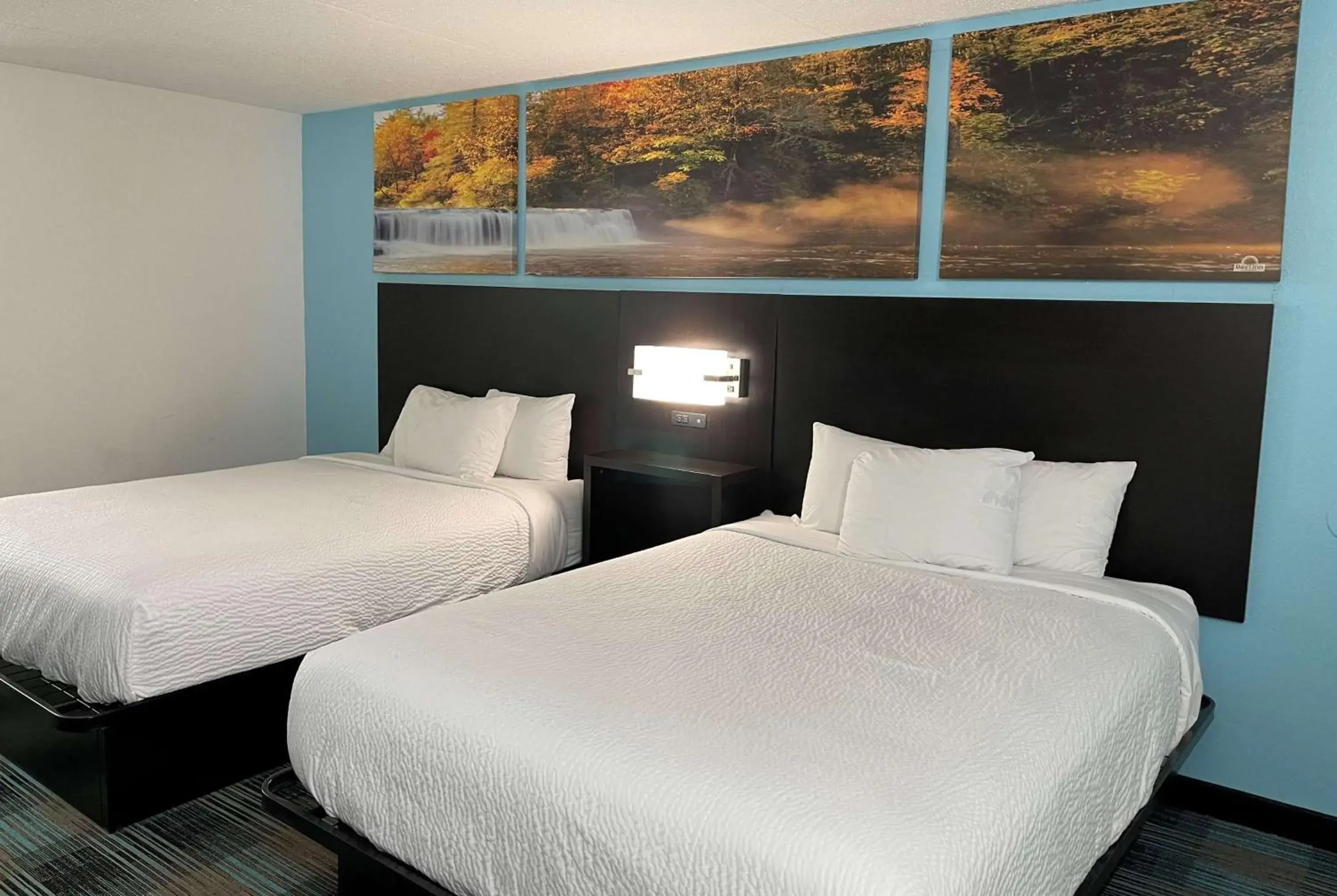 Photo of the whole room, Bed in Days Inn by Wyndham Calhoun GA I-75 and US-41 Photo of the whole room, Bed in Days Inn by Wyndham Calhoun GA I-75 and US-41