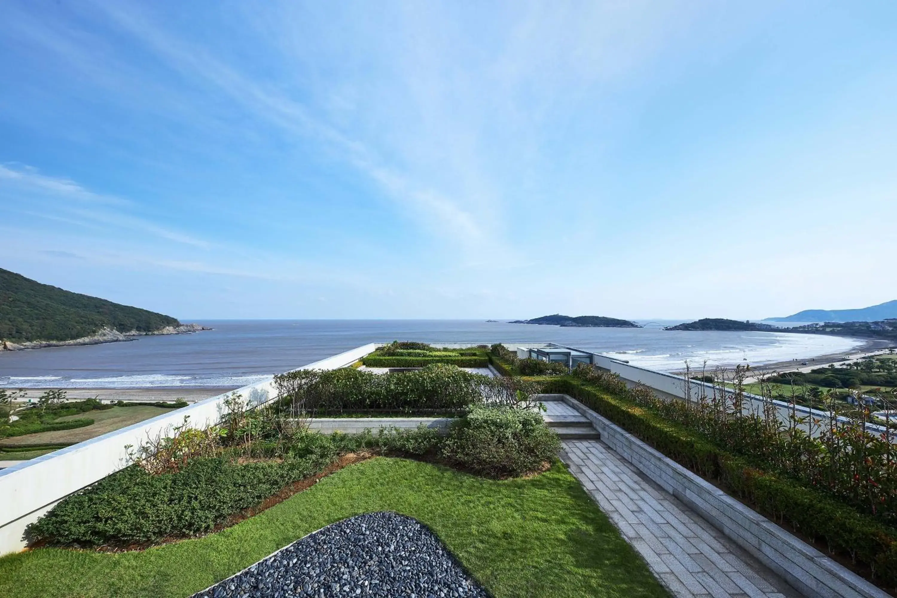 Photo of the whole room in The Westin Zhujiajian Resort, Zhoushan