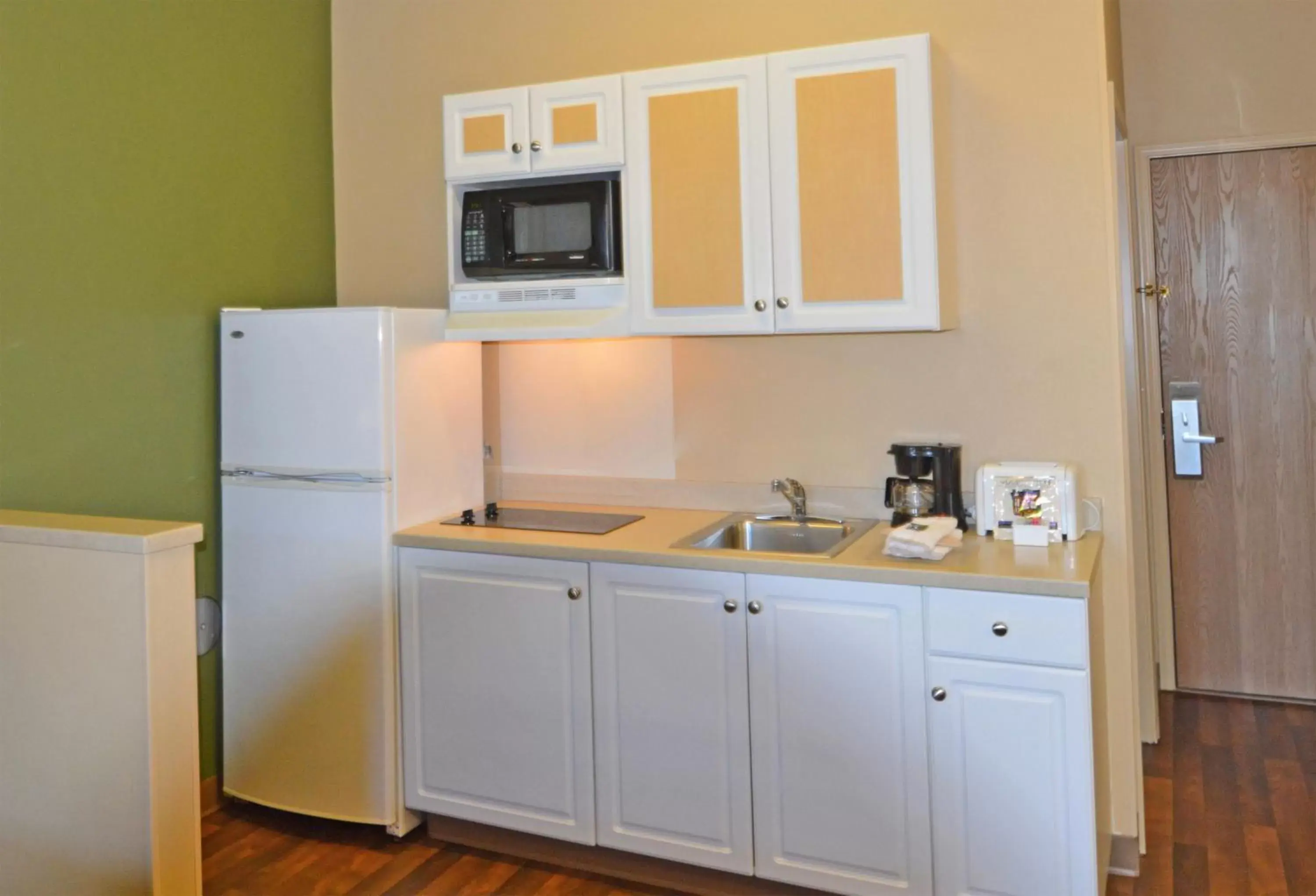 Kitchen or kitchenette, Kitchen/Kitchenette in Extended Stay America Suites - Anchorage - Downtown