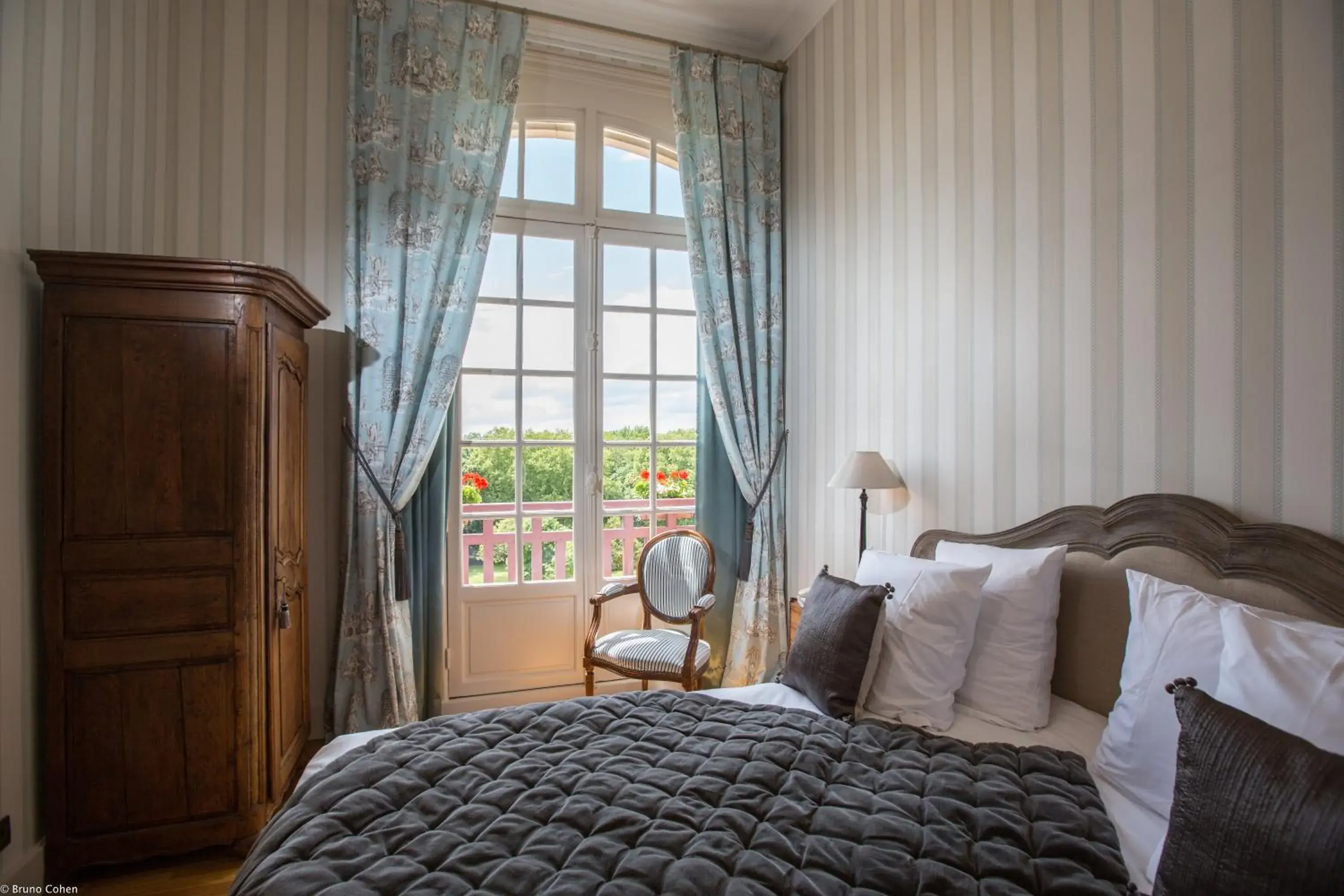 Photo of the whole room, Bed in Le Château de la Tour