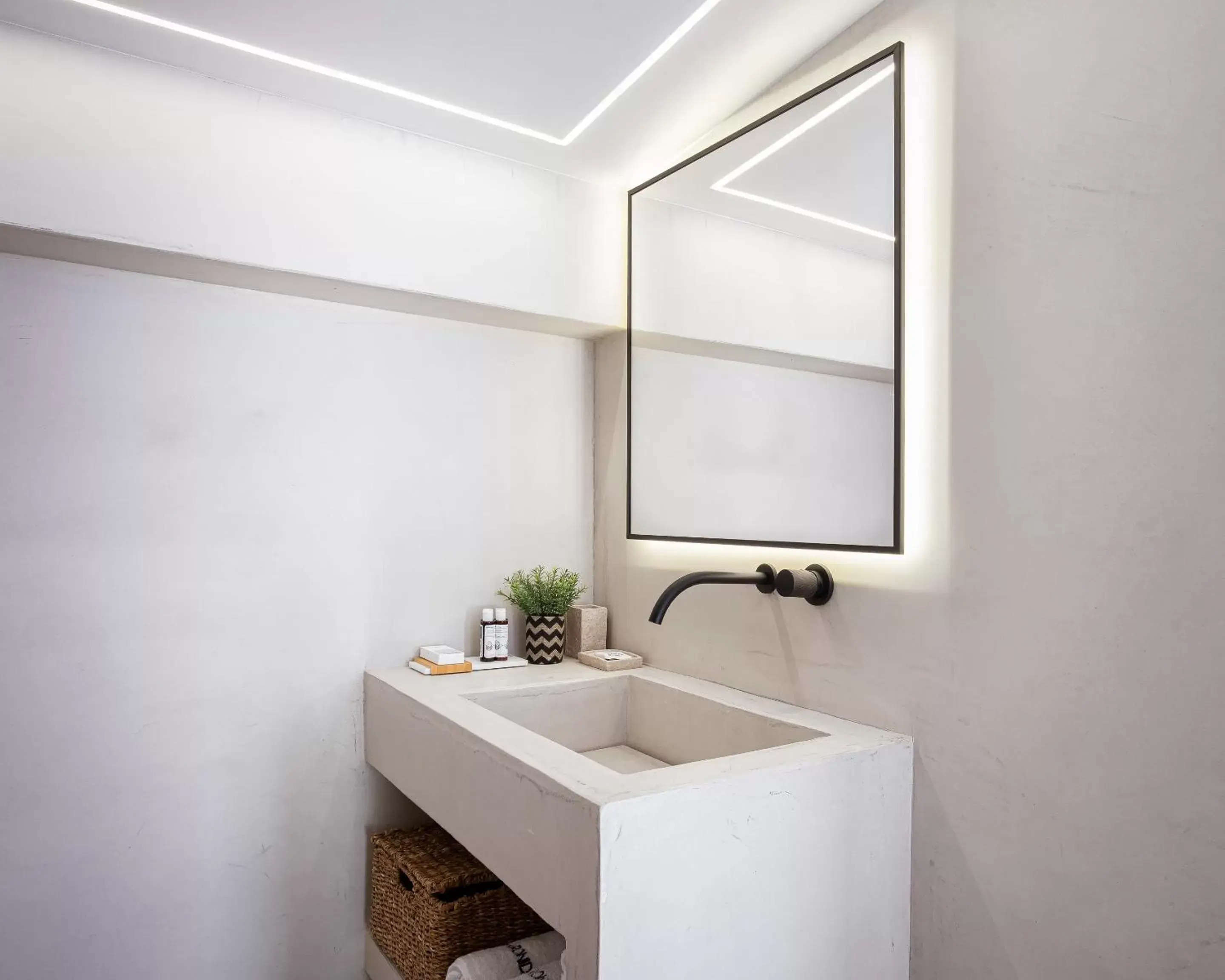 Bathroom in Saronida Hills