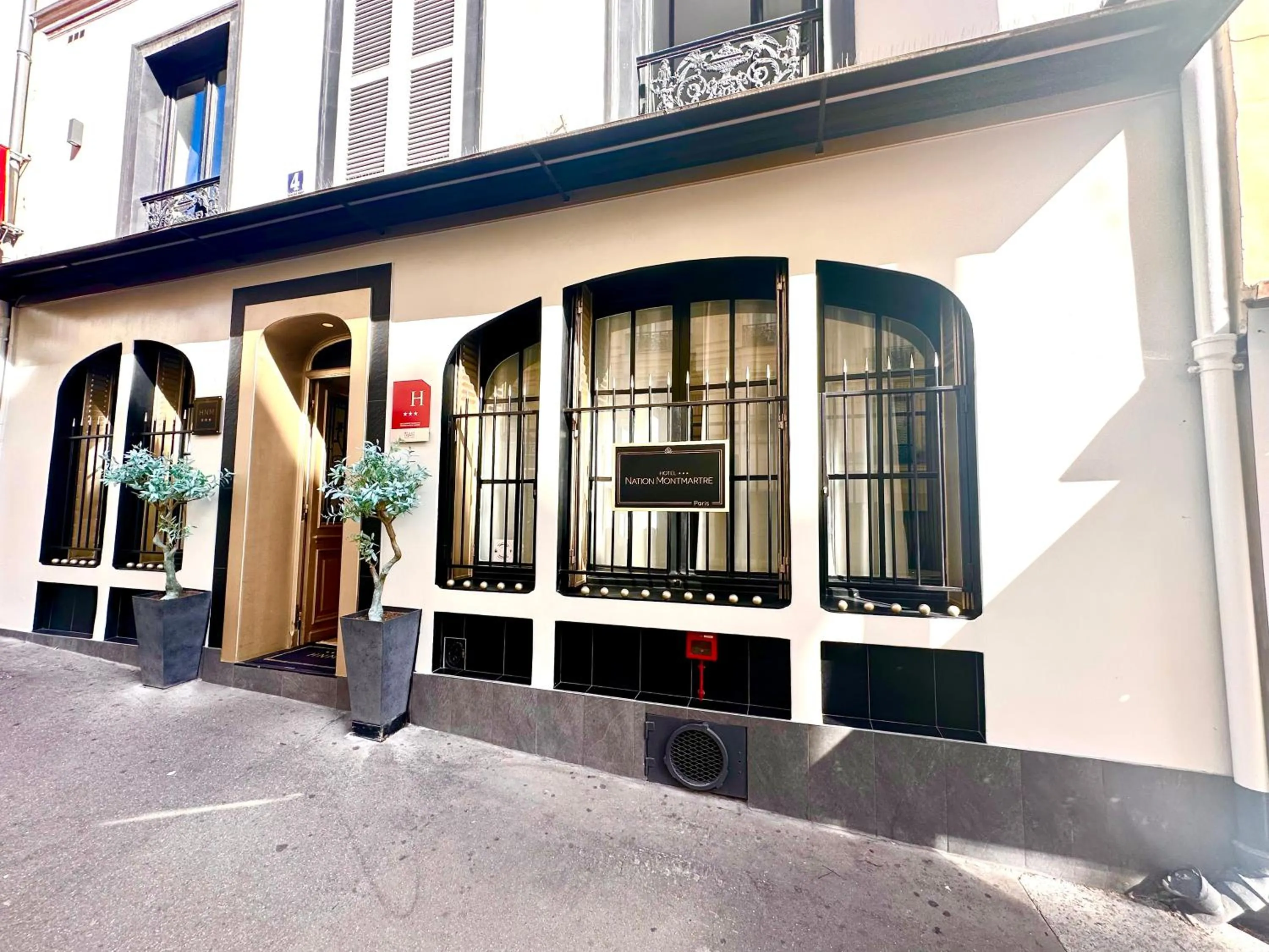 Property building in Hotel Nation Montmartre