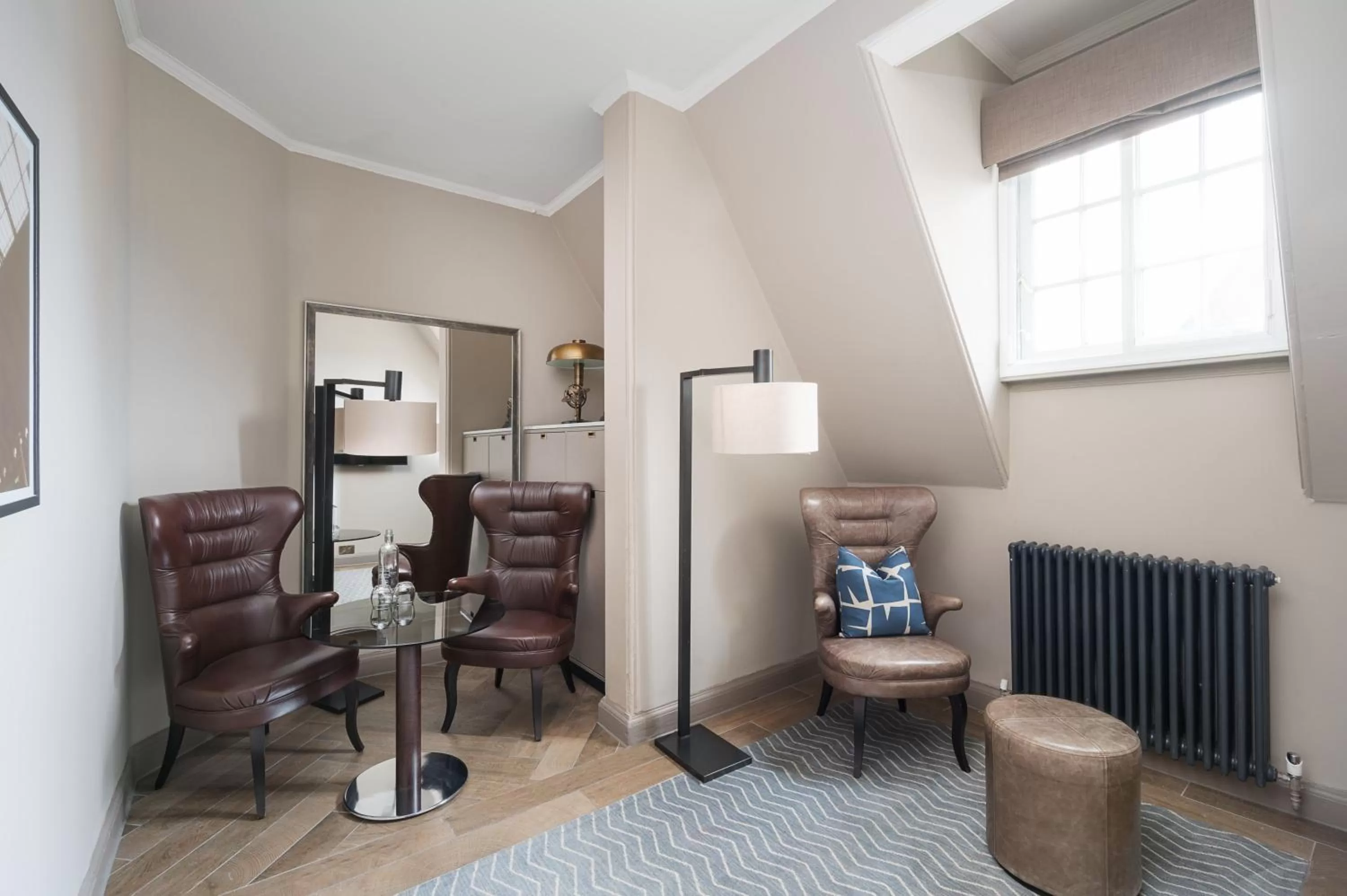 Photo of the whole room in voco Grand Central Glasgow by IHG