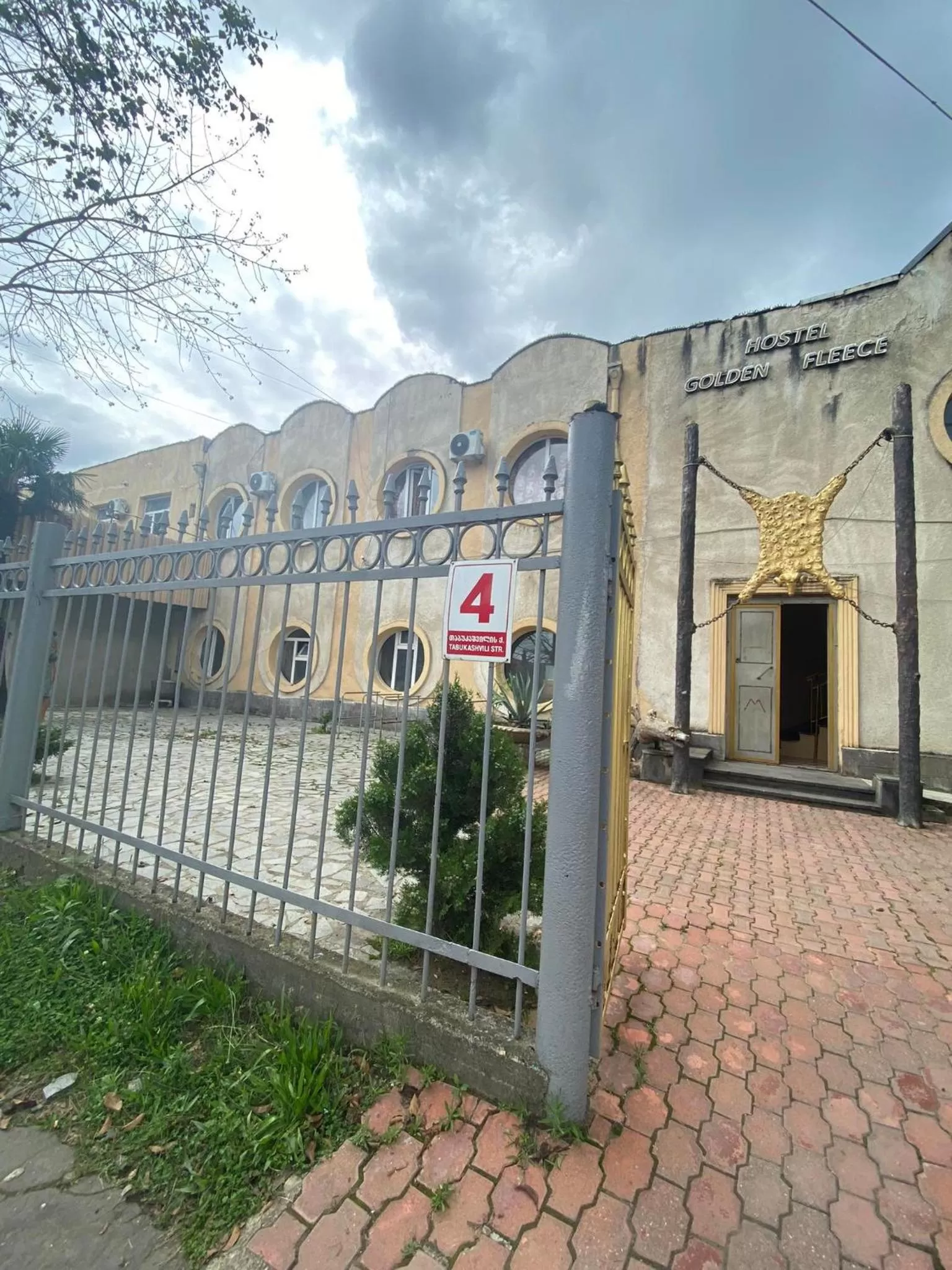 Property Building in Hostel Golden Fleece