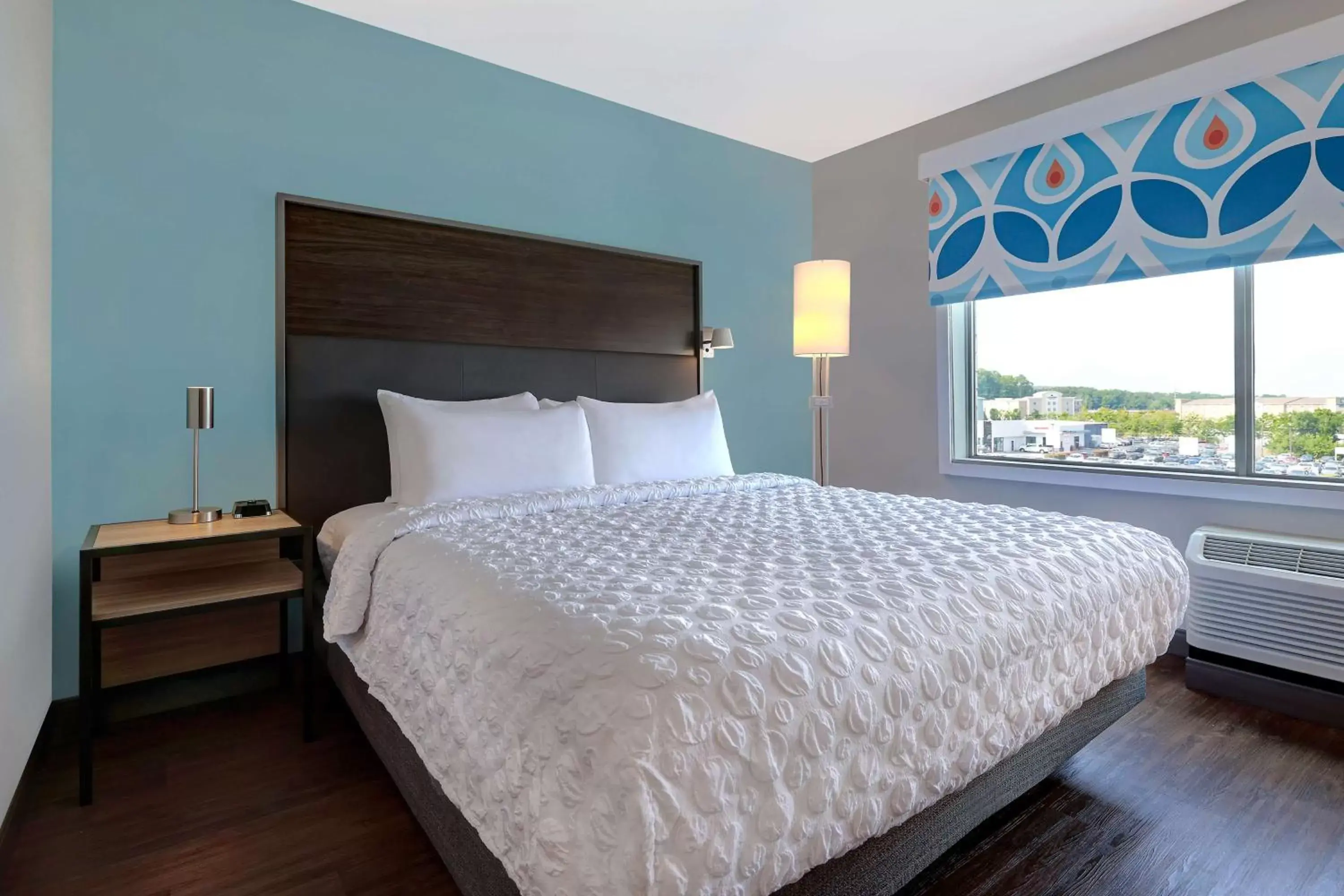 Bed in Tru by Hilton Lithia Springs, GA