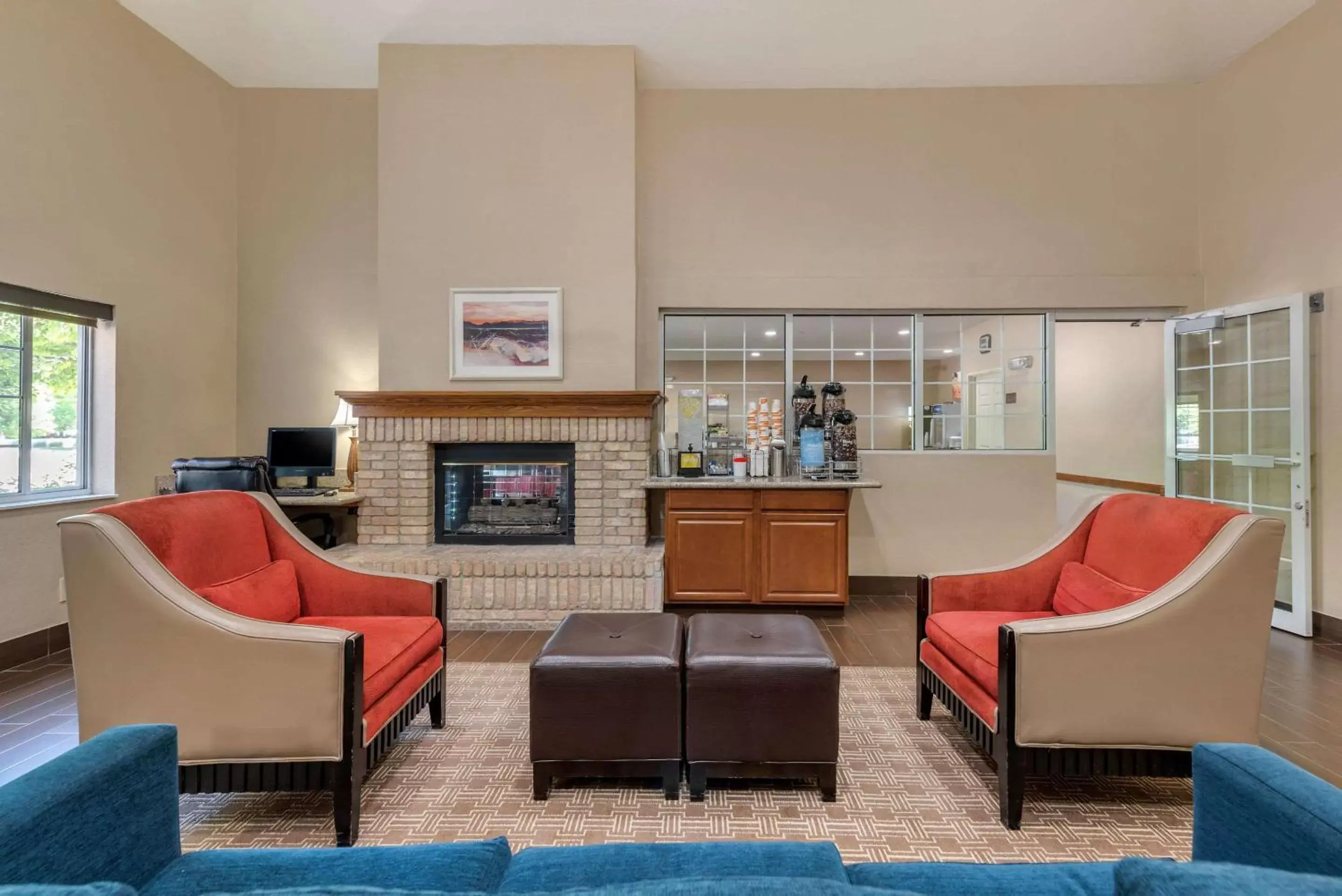 Lobby or reception, Seating Area in Comfort Suites Fort Collins Near University