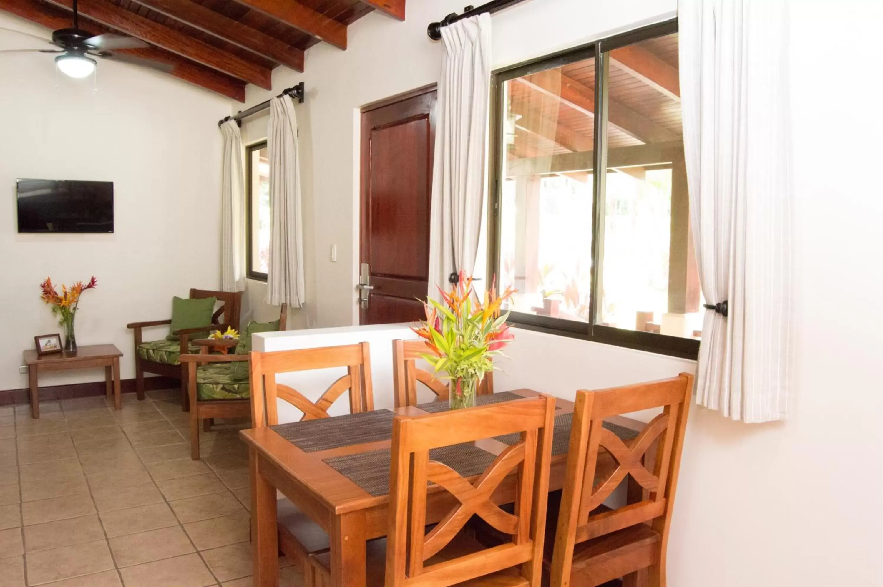 Kitchen or kitchenette, Dining Area in La Foresta Nature Resort