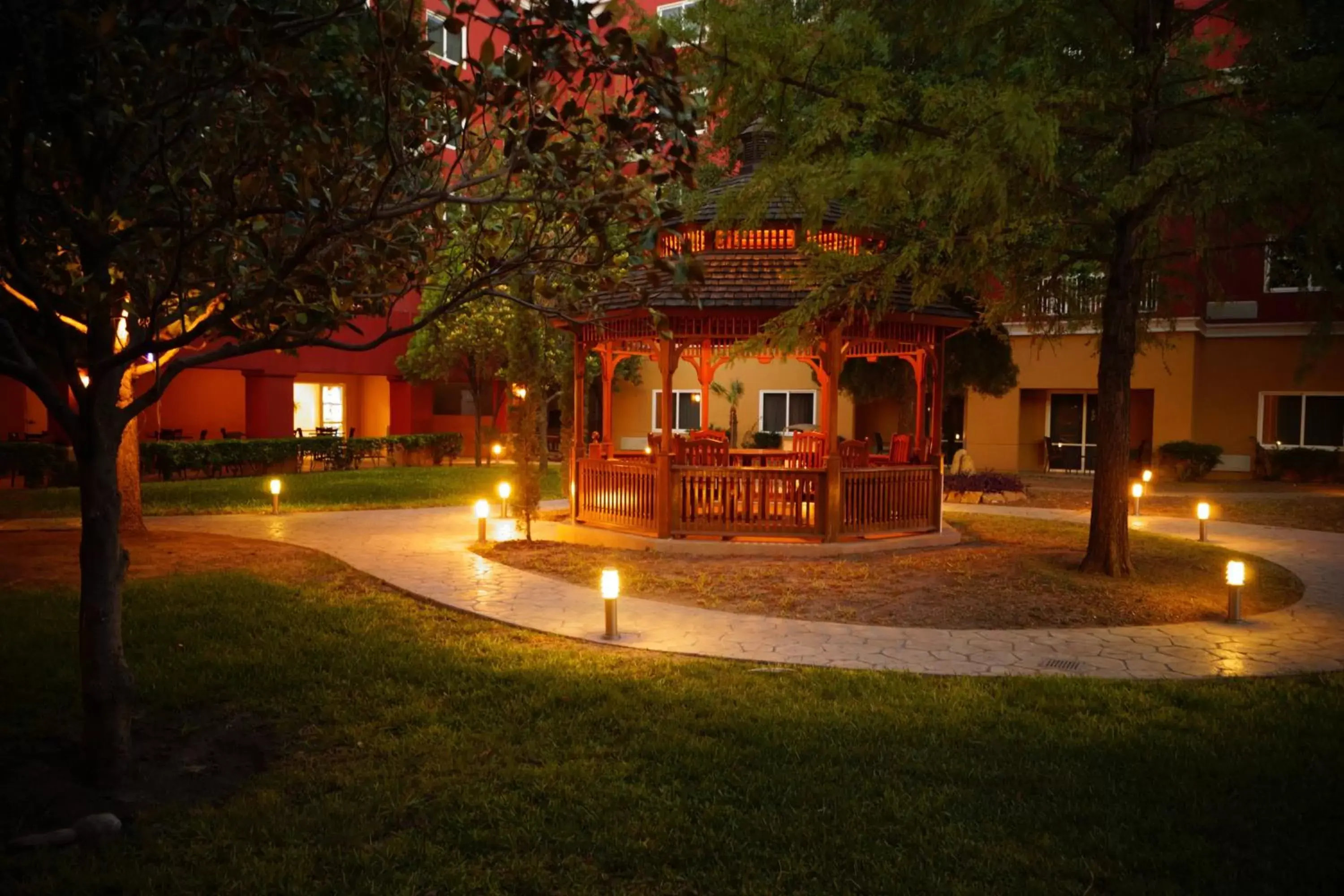 Property Building in Courtyard Monterrey Airport