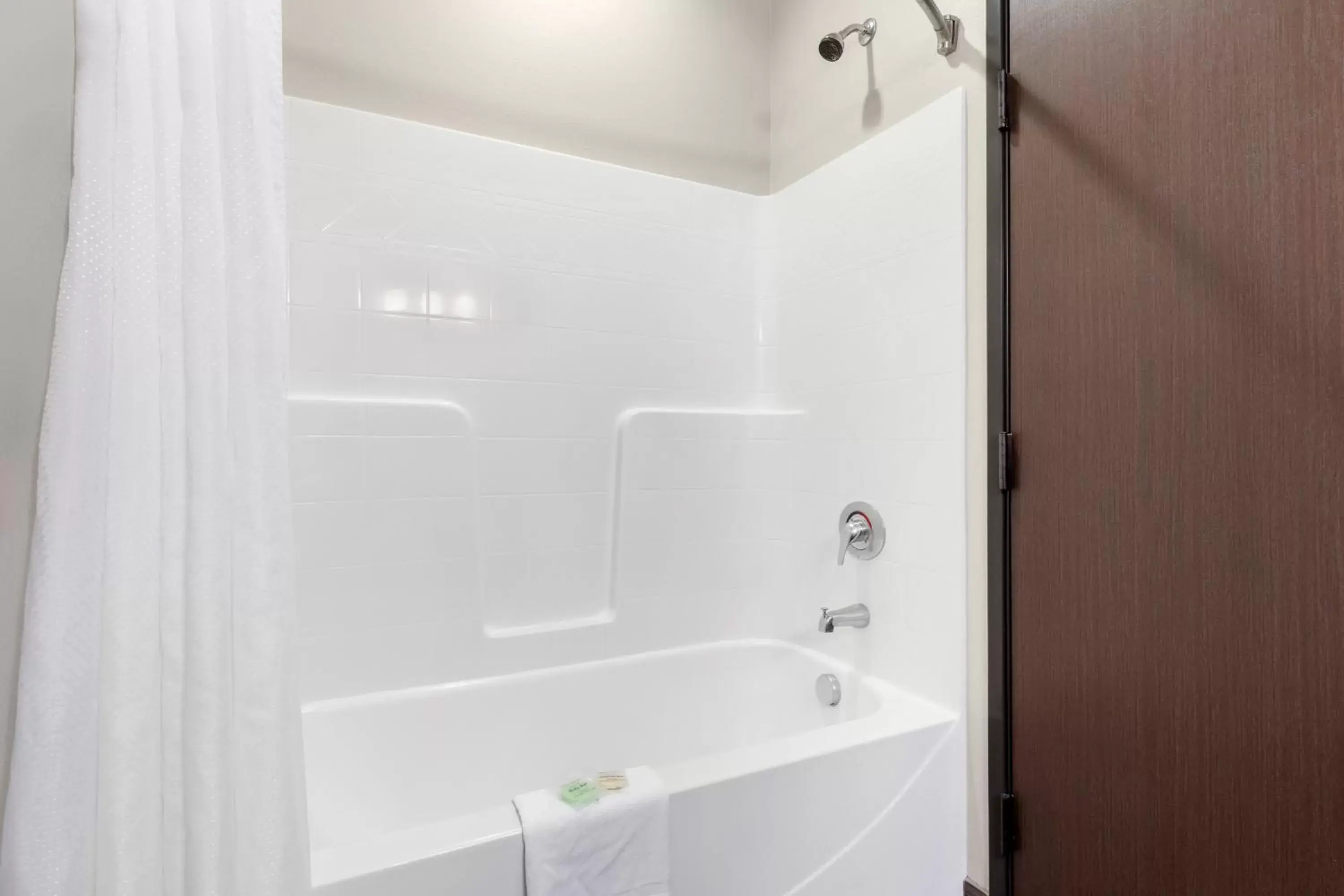 Shower, Bathroom in Inn at Moses Lake