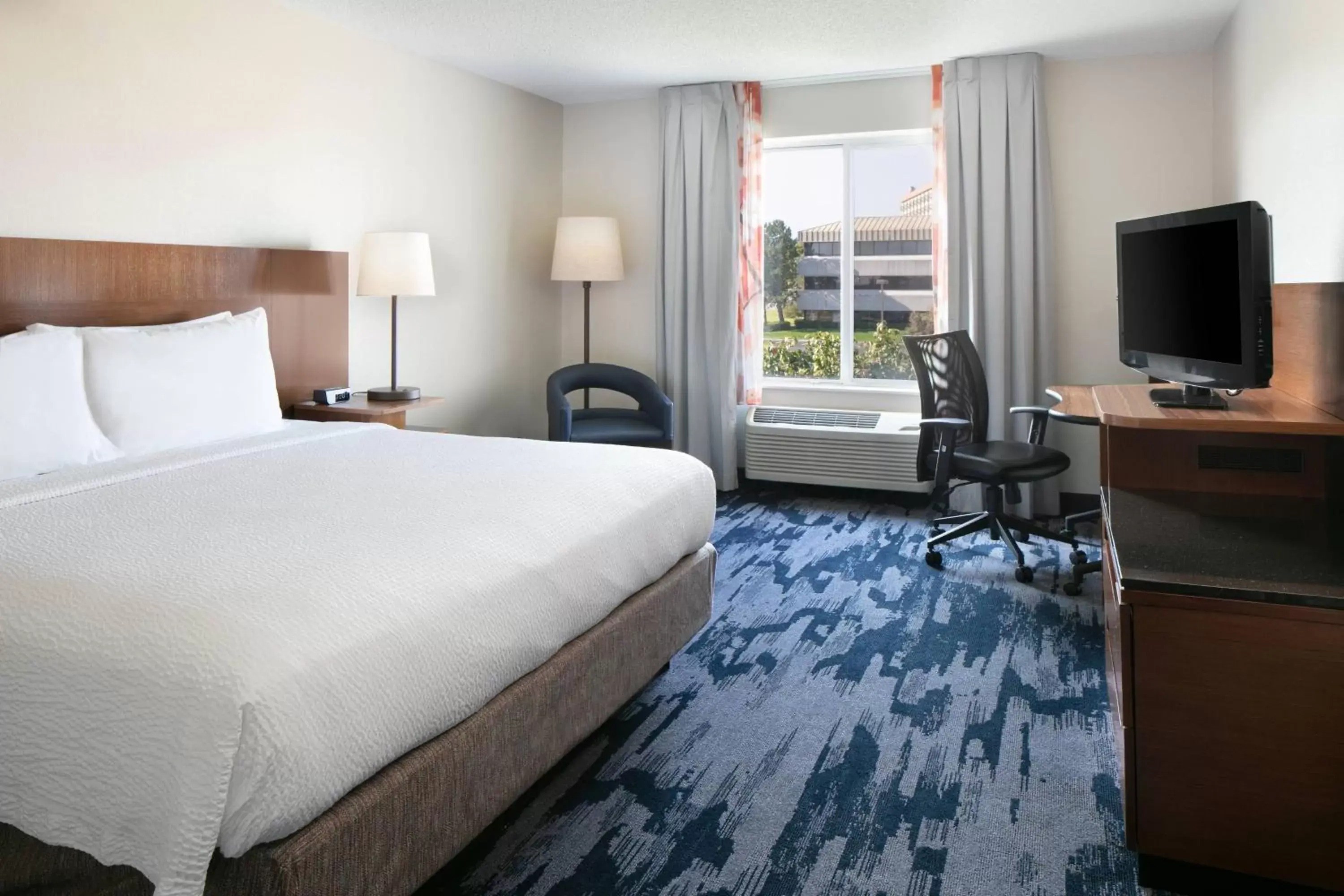 Photo of the whole room, Bed in Fairfield Inn & Suites by Marriott Tulsa Central