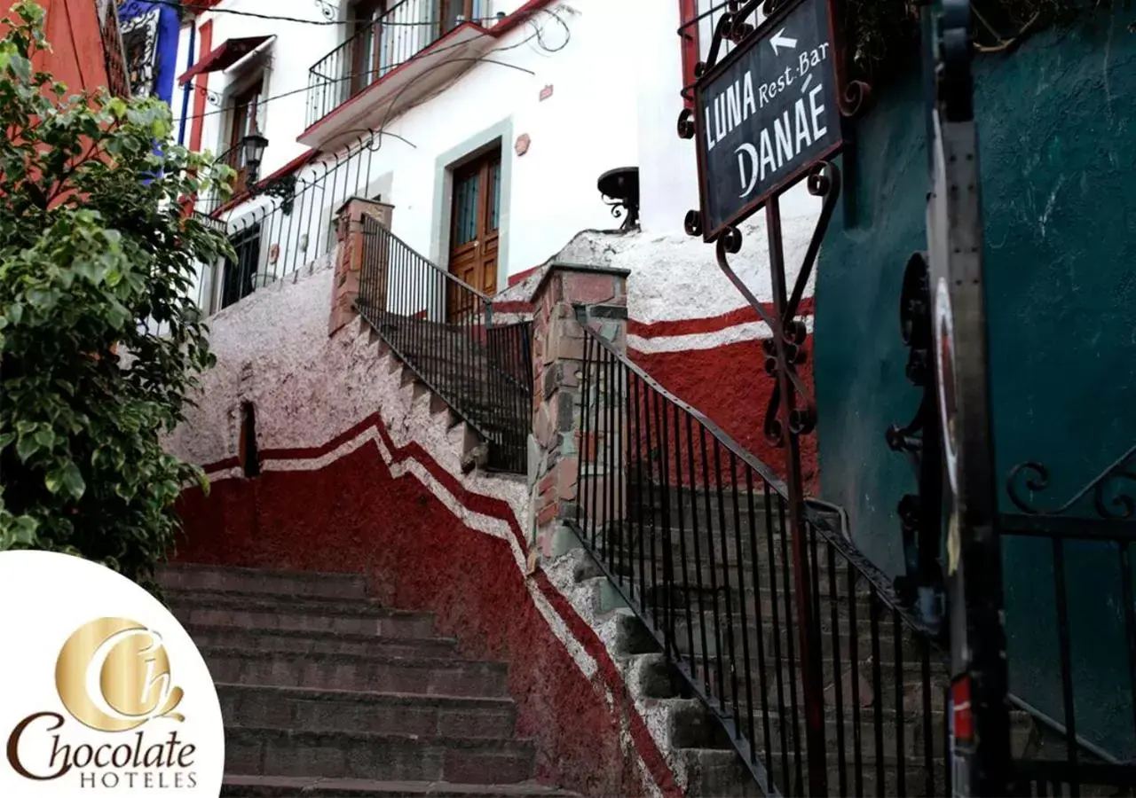 Facade/entrance in Hotel Chocolate Tradicional