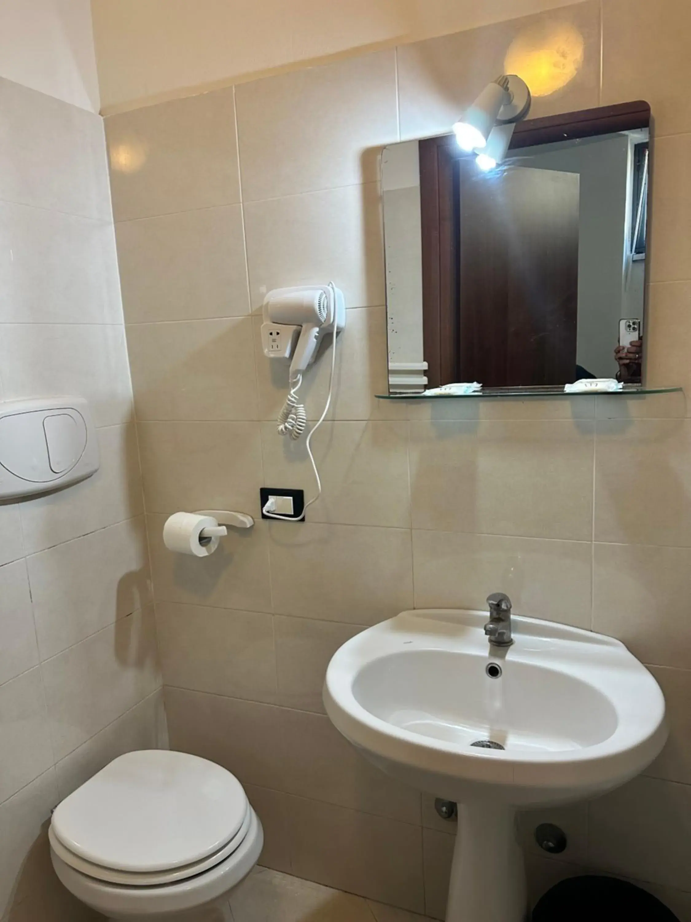 Bathroom in Hotel Mercurio