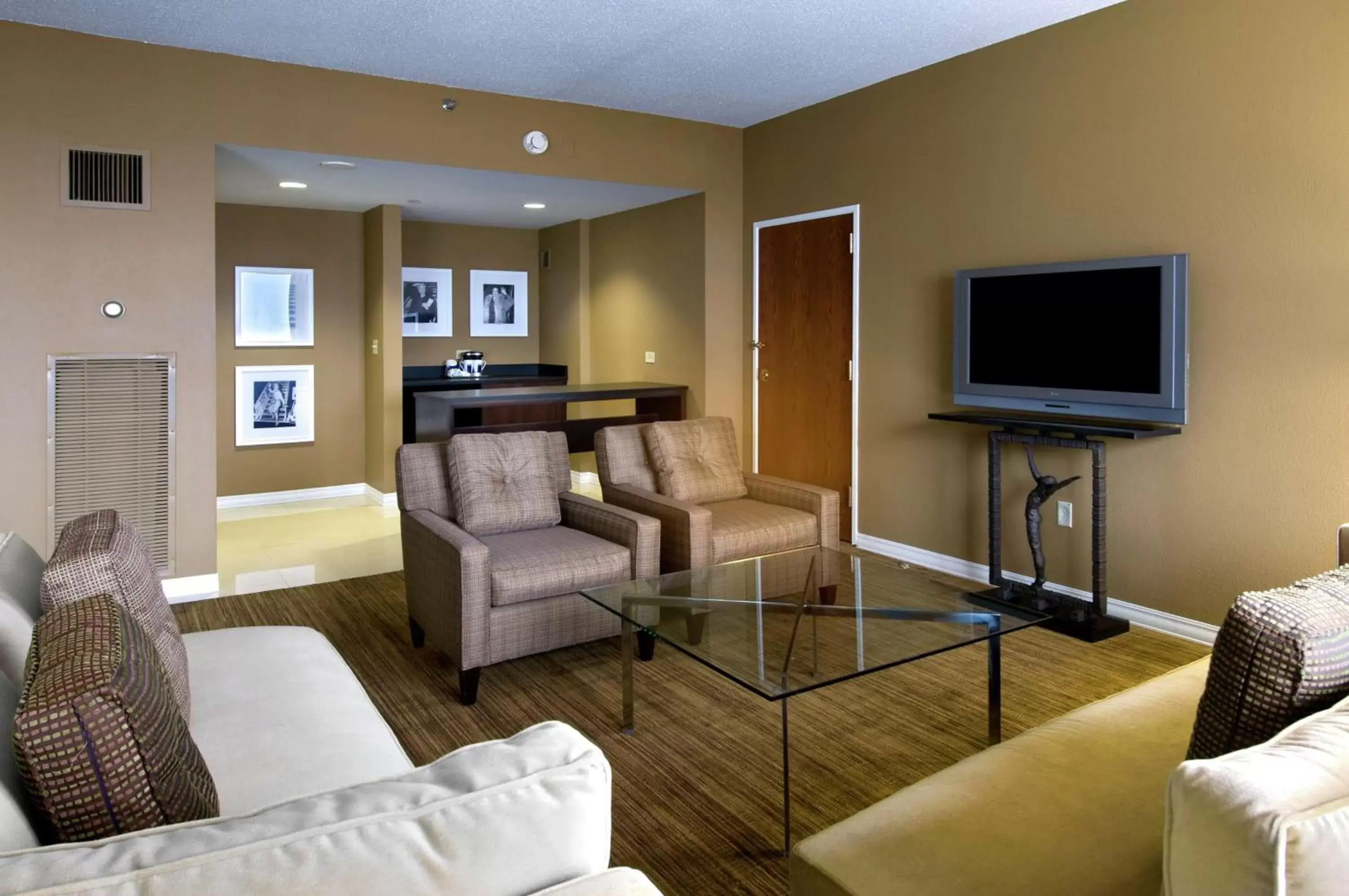 Living room, Seating Area in Hilton St. Louis Airport