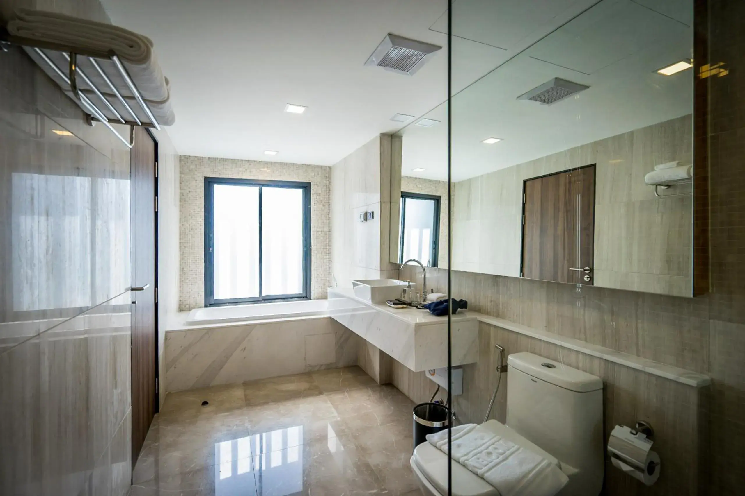 Bathroom in Onix Hotel Bangkok