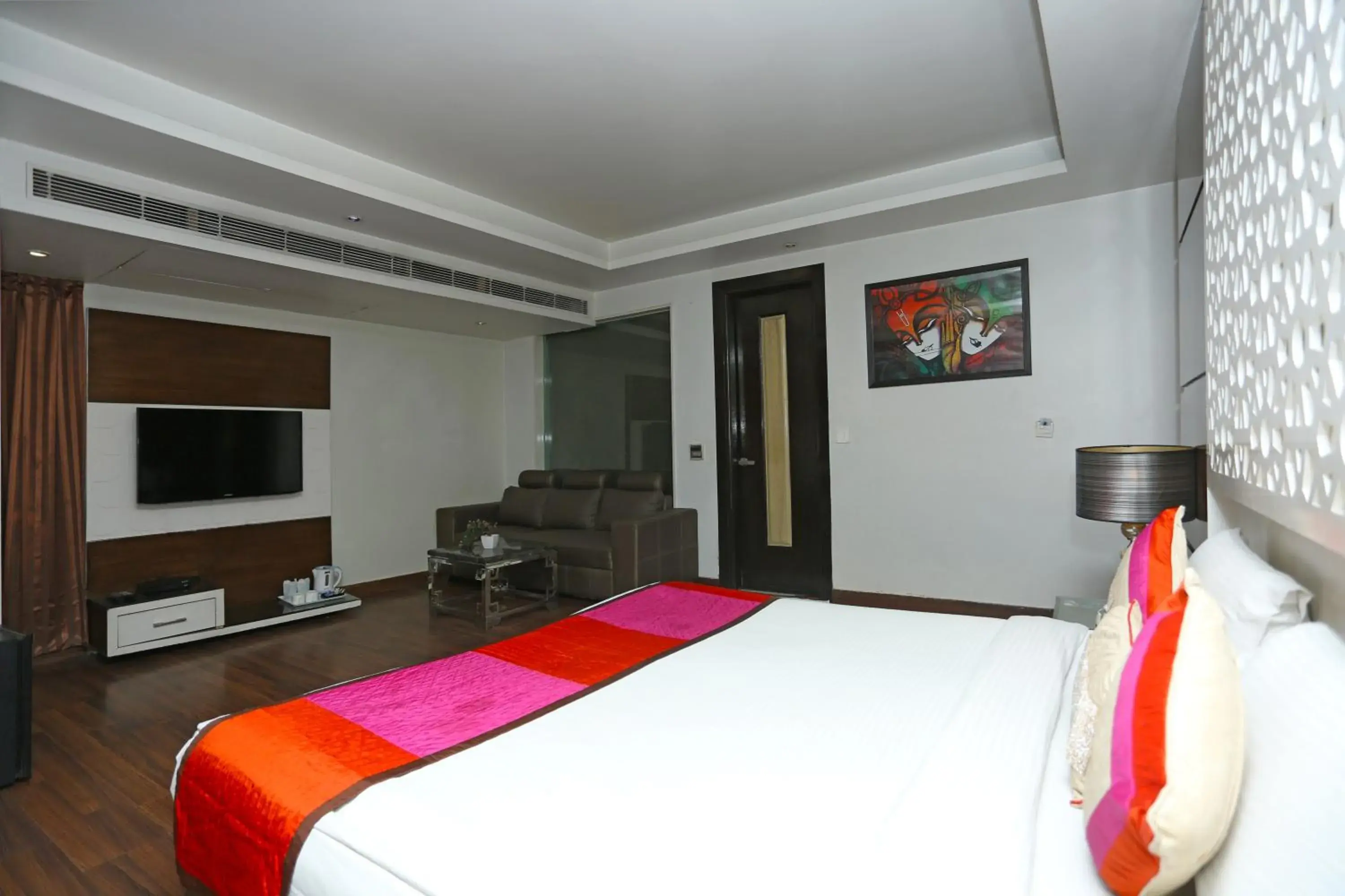 Bedroom, Bed in Hotel Uppal International - New Delhi Railway Station - Paharganj