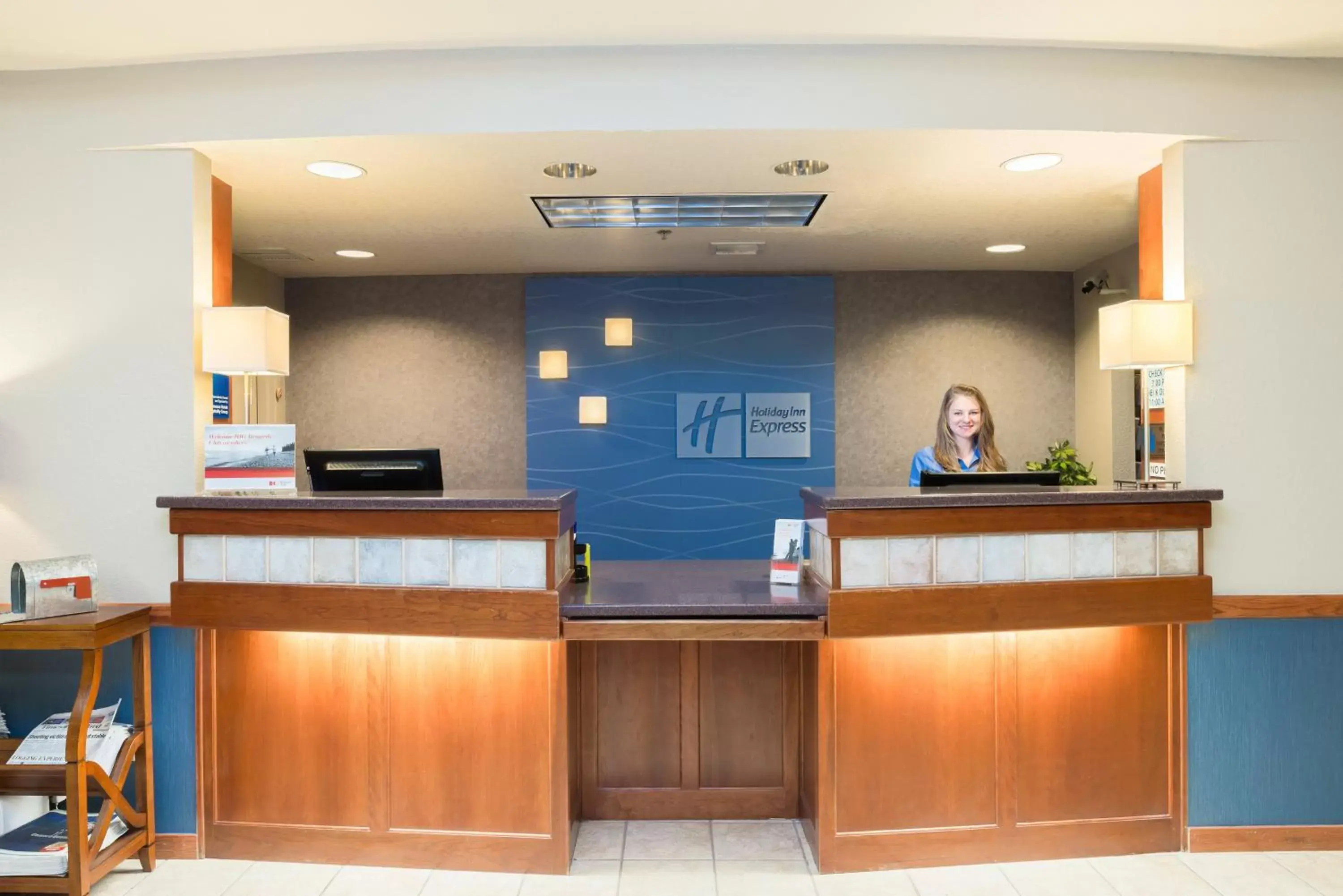 Lobby or reception in Holiday Inn Express Hotel & Suites Arcata/Eureka-Airport Area by IHG Lobby or reception in Holiday Inn Express Hotel & Suites Arcata/Eureka-Airport Area by IHG