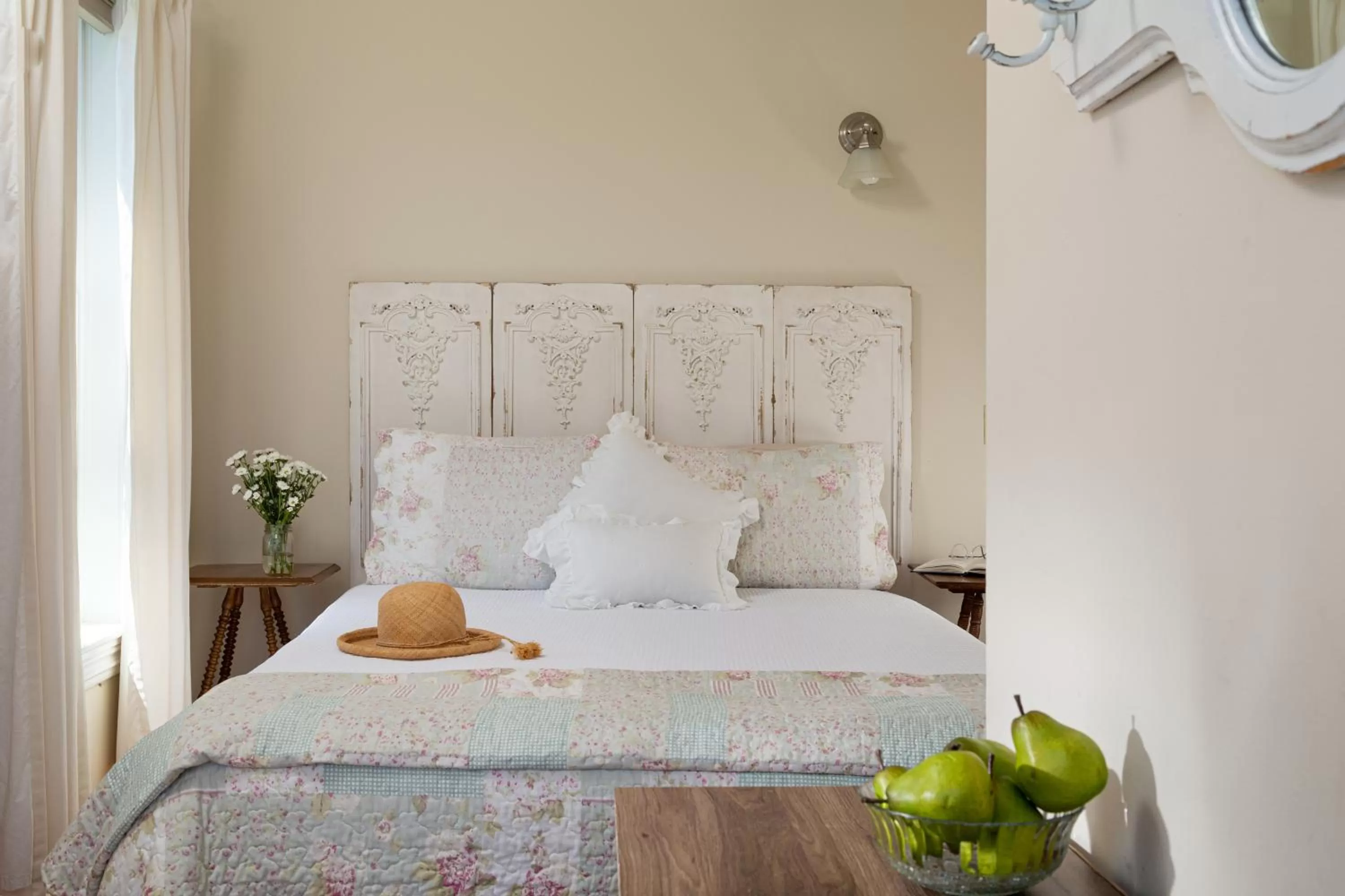 Bedroom, Bed in Avonlea