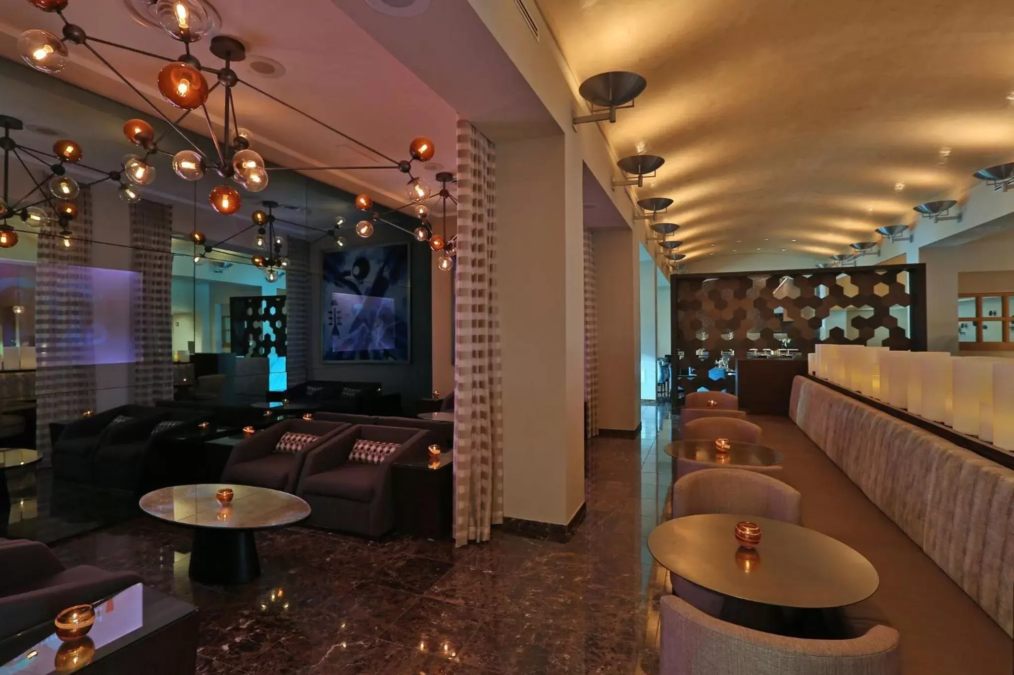 Lounge or bar, Lounge/Bar in InterContinental at Doral Miami, an IHG Hotel