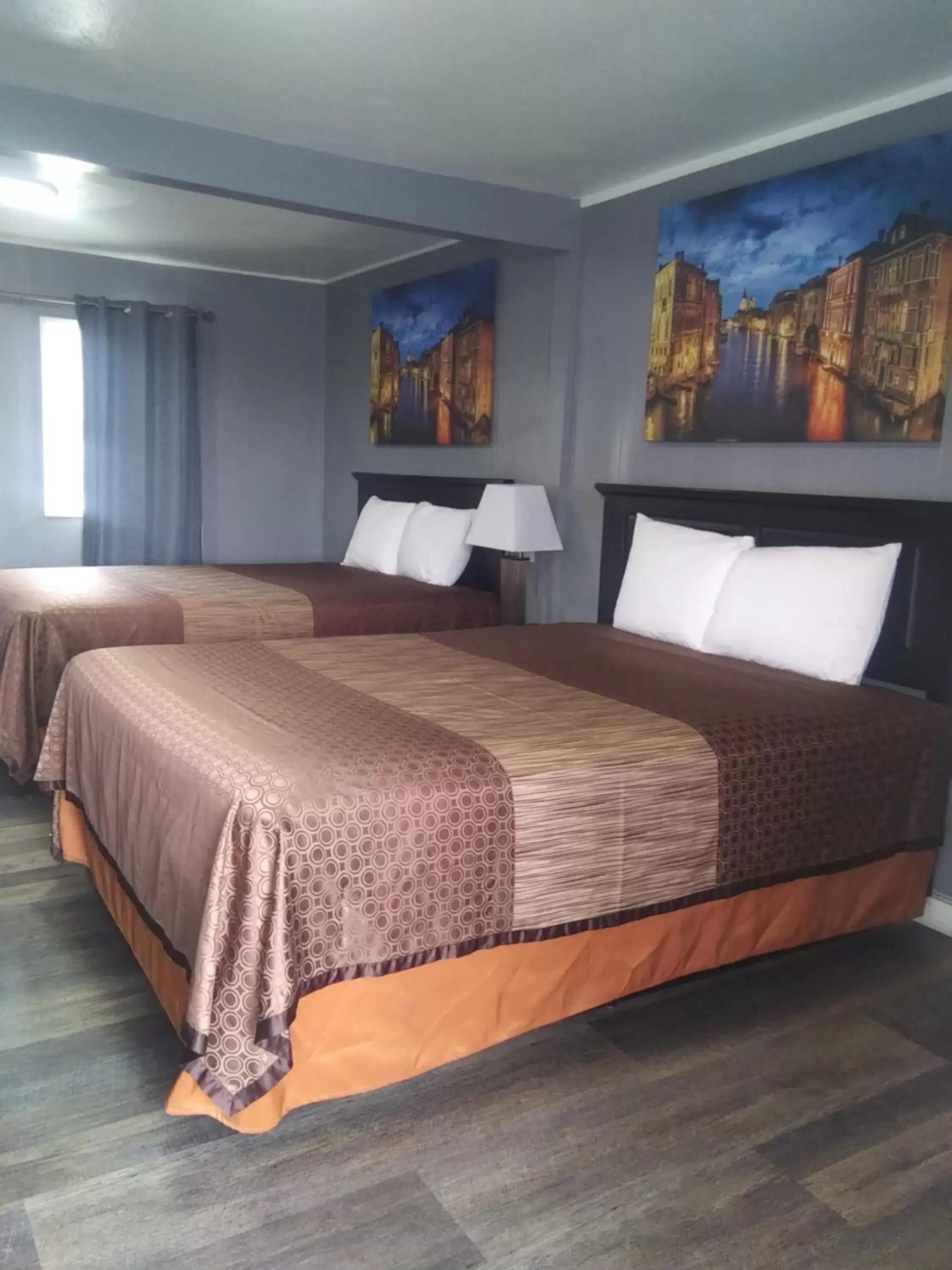 Bed in Modoc Inn Bed in Modoc Inn