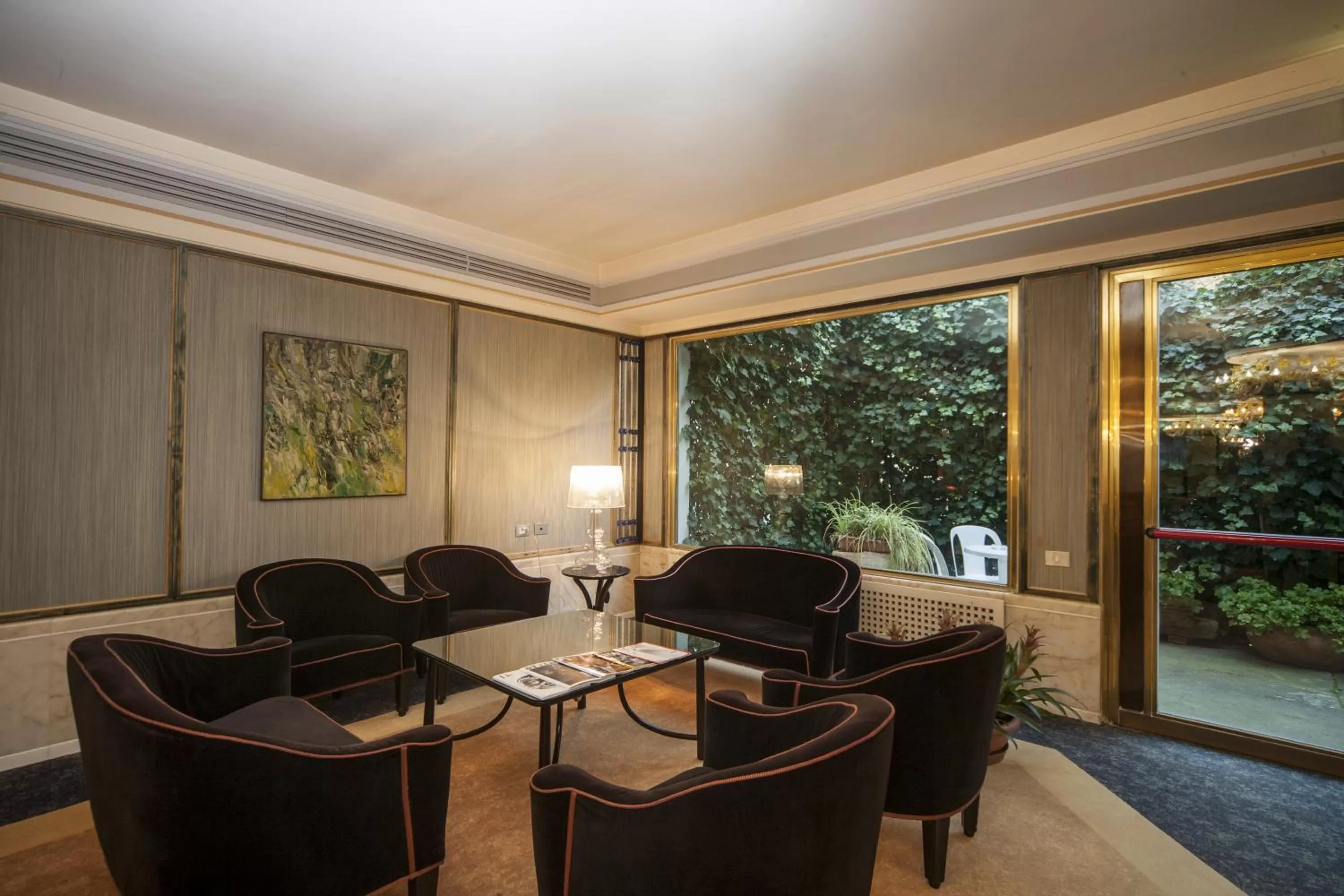 Communal lounge/ TV room in Hotel Bisanzio