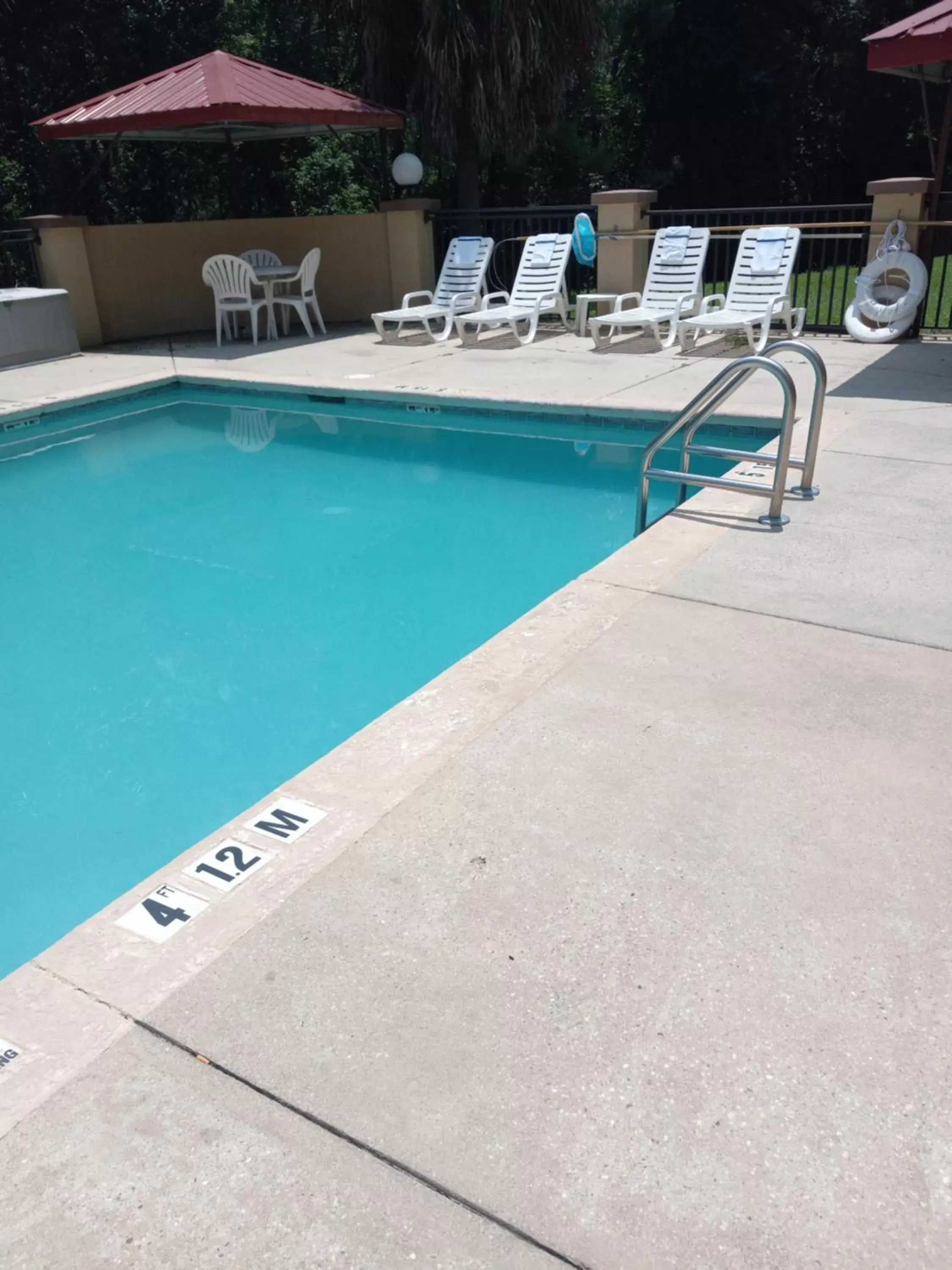 Swimming Pool in Comfort Suites Mobile East Bay