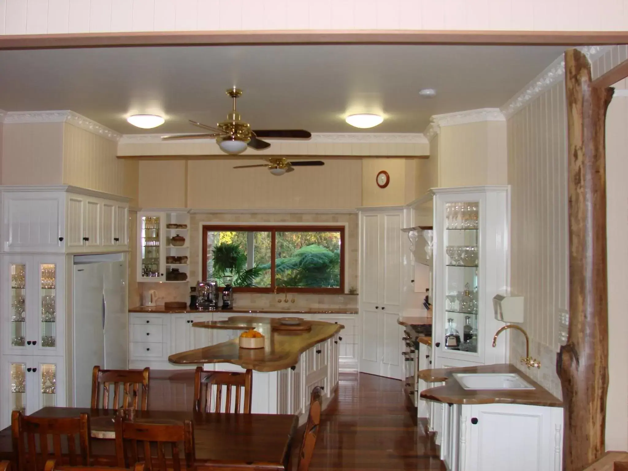 Kitchen or kitchenette, Kitchen/Kitchenette in Clarence River Bed & Breakfast