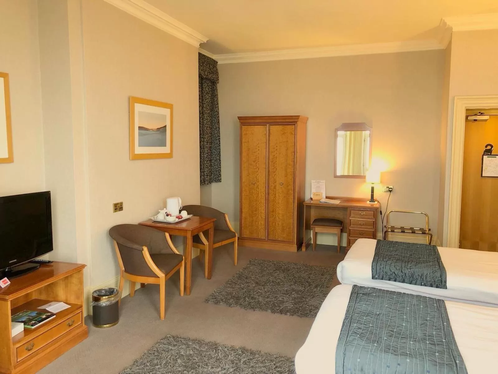 TV/Entertainment Center in Hotel Victoria