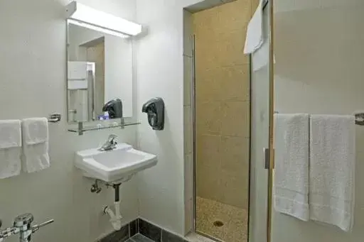 Shower, Bathroom in Valued Stay Mayflower