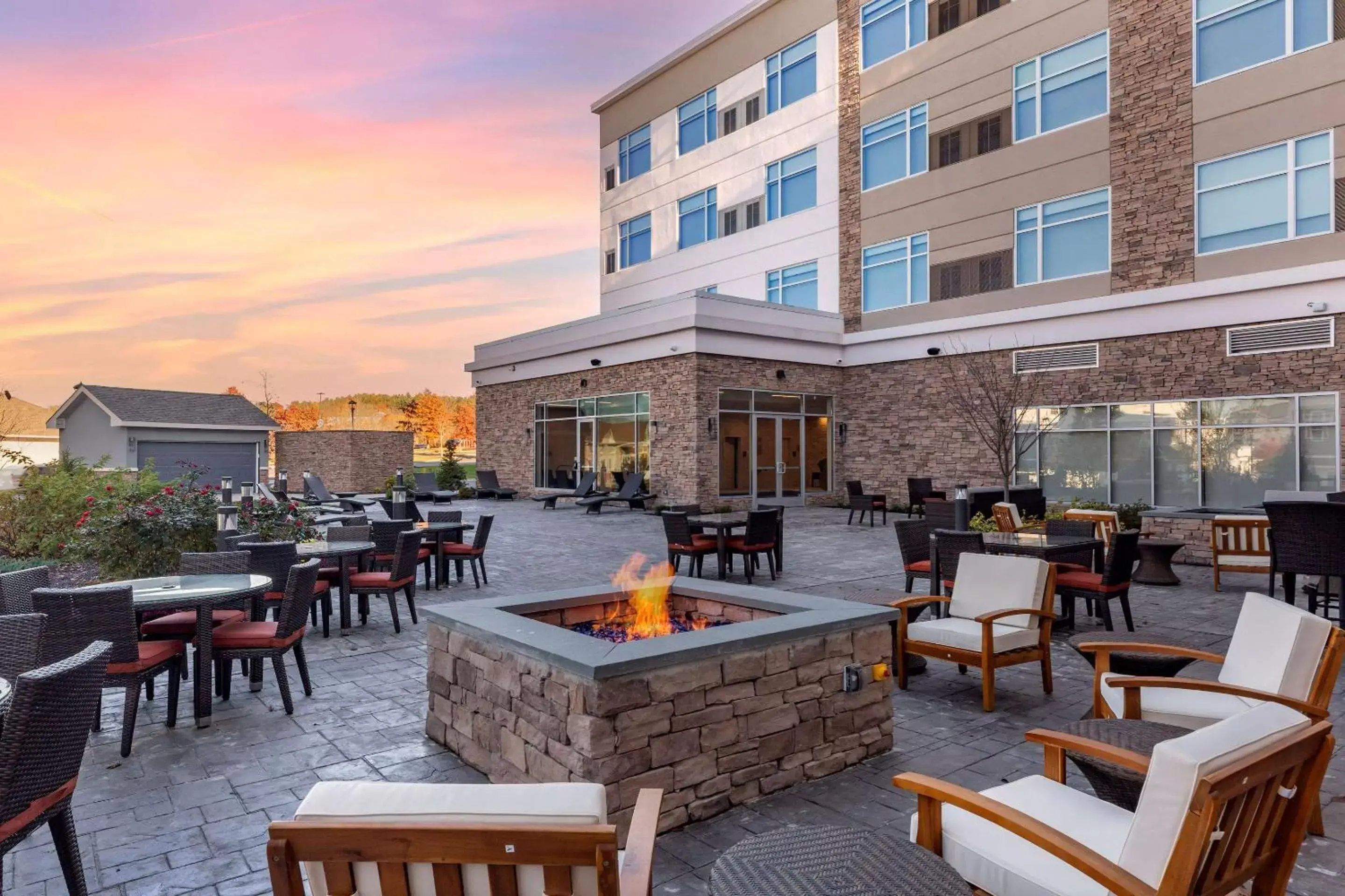 Property building, Restaurant/Places to Eat in Cambria Hotel Manchester South Windsor