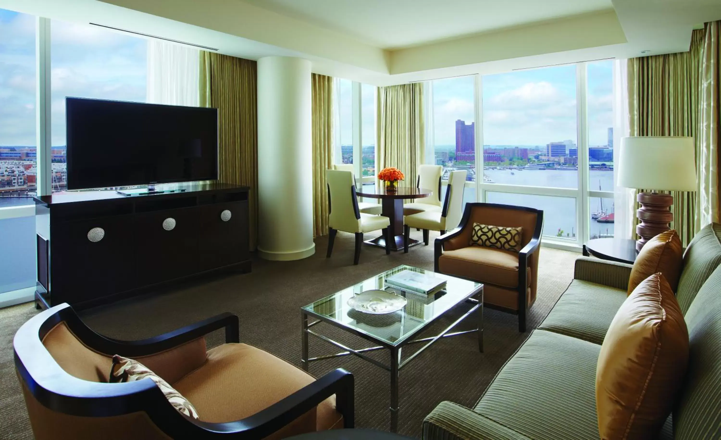 Living room, Seating Area in Four Seasons Baltimore