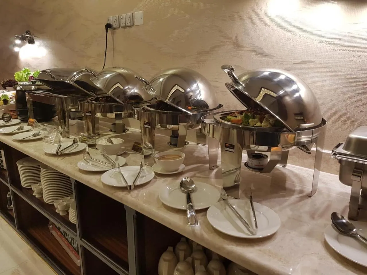 Restaurant/places to eat in Muscat Gate Hotel