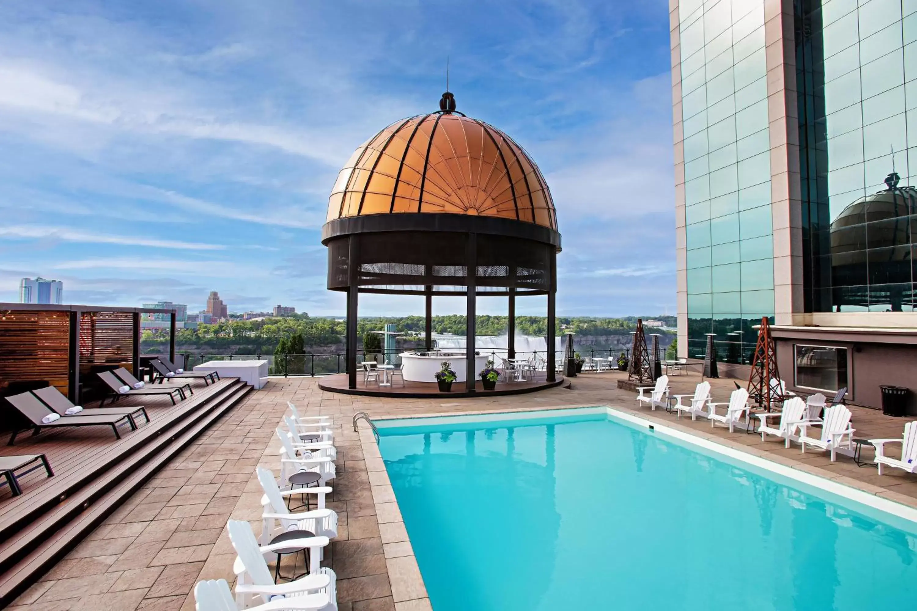 Swimming Pool in Sheraton Fallsview Hotel