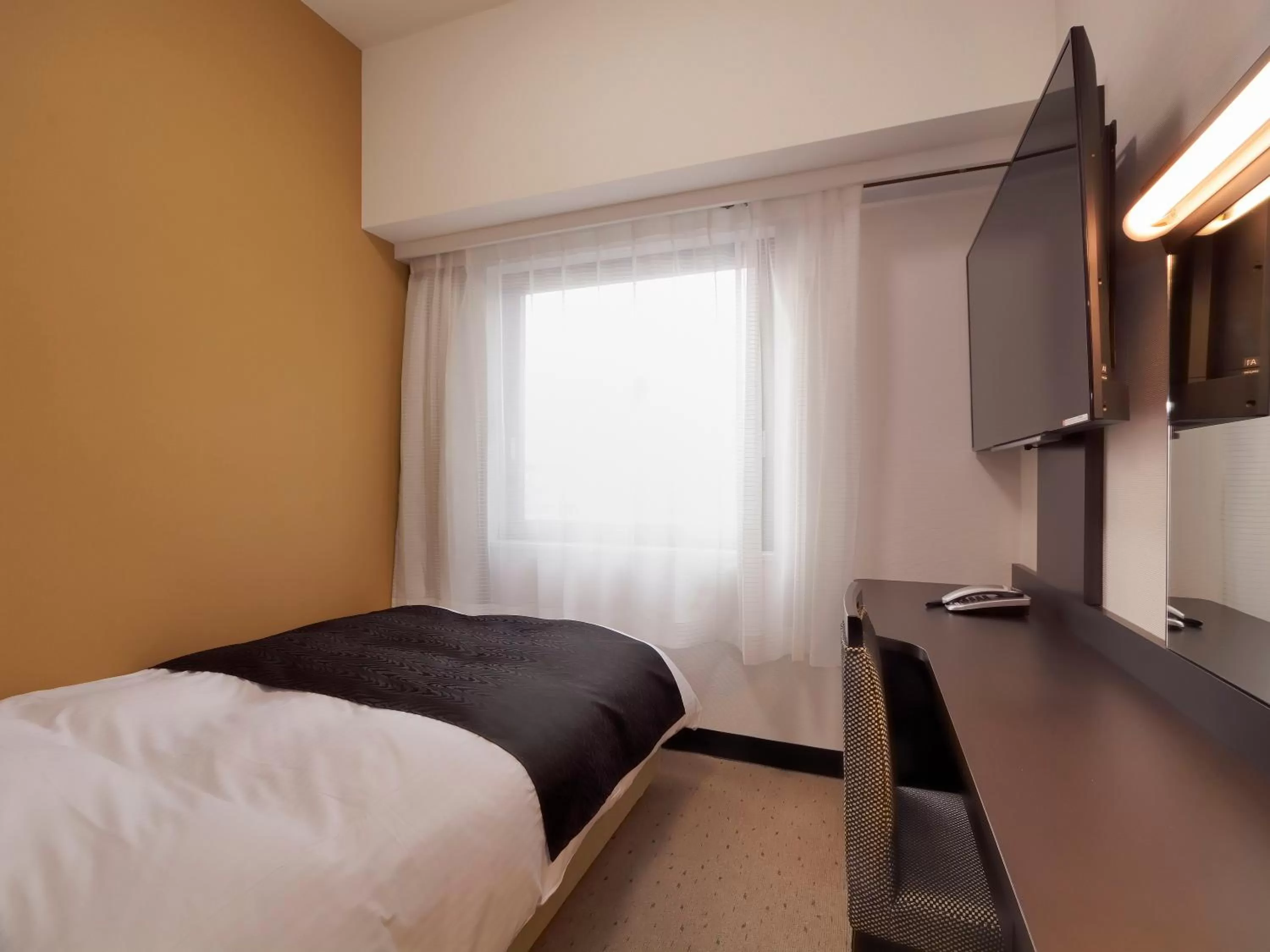 Photo of the whole room, Bed in APA Hotel Gifu Hashima Ekimae