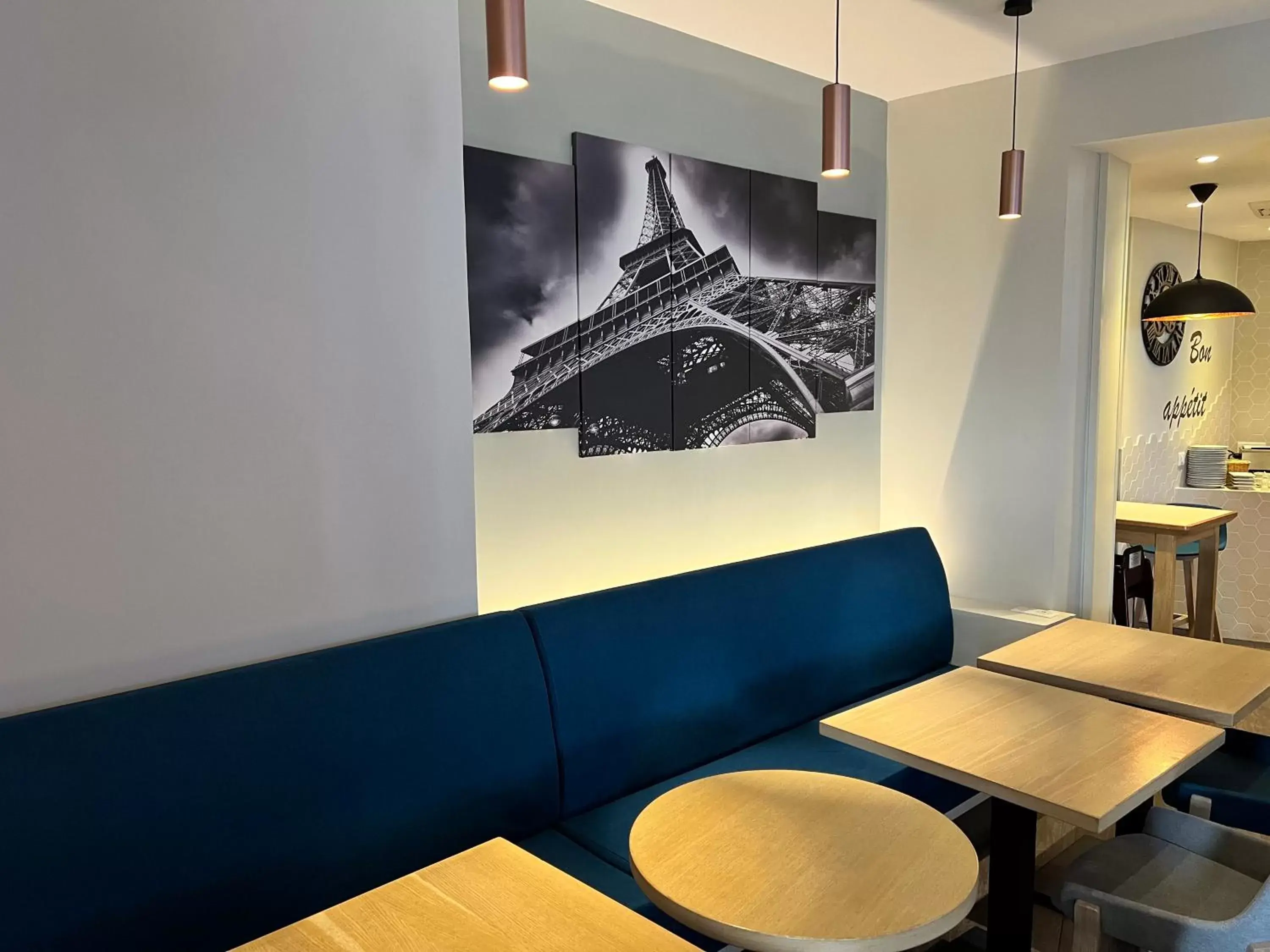 Seating area in Holiday Inn Paris-Auteuil, an IHG Hotel