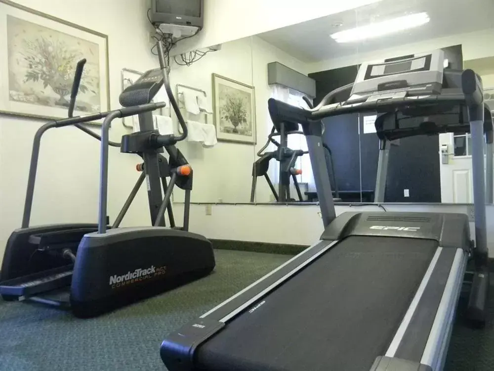 Fitness Center/Facilities in HomeBridge Inn and Suites