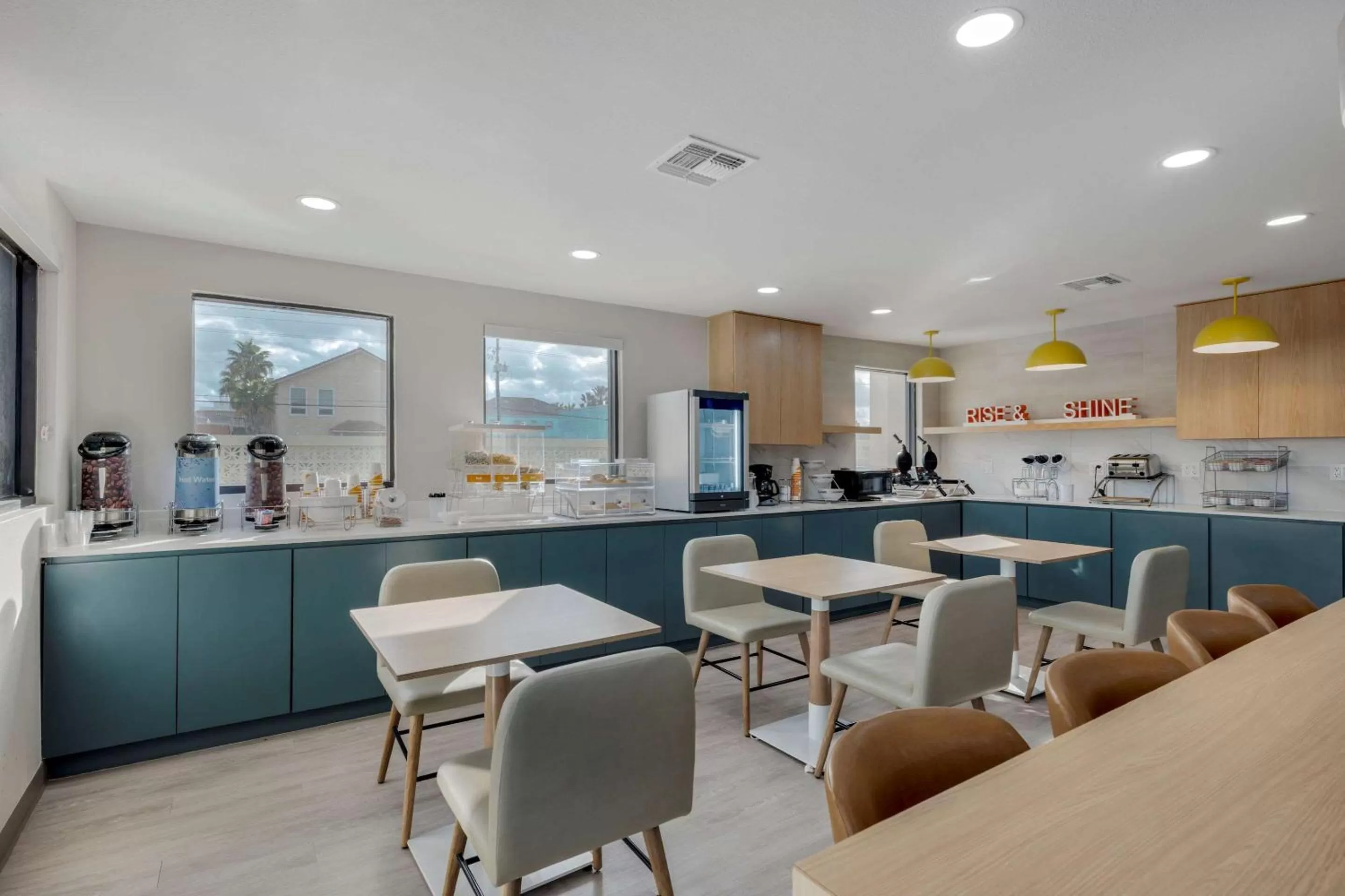 Coffee/tea facilities in Comfort Inn