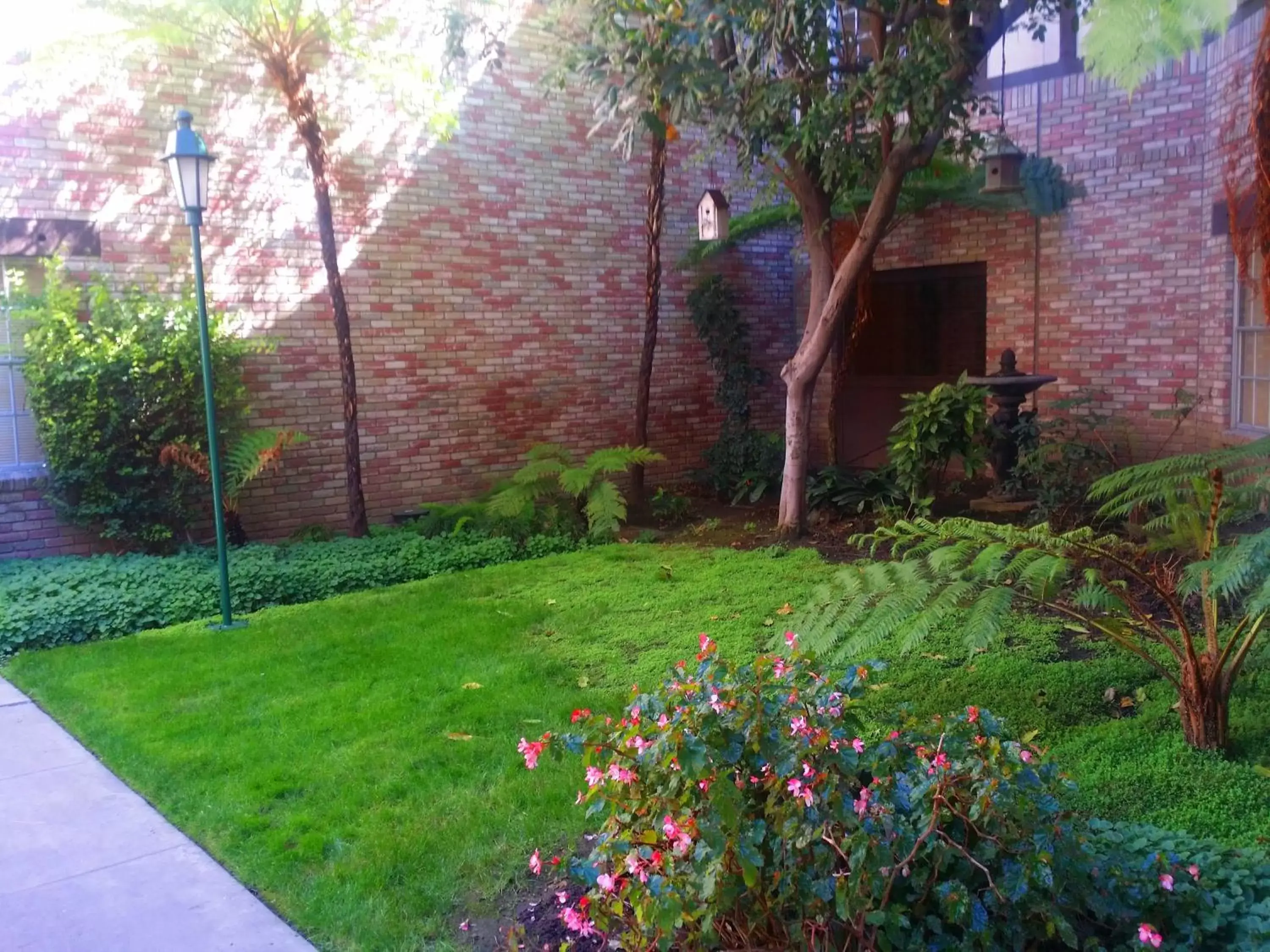 Facade/entrance, Garden in Anaheim Majestic Garden Hotel