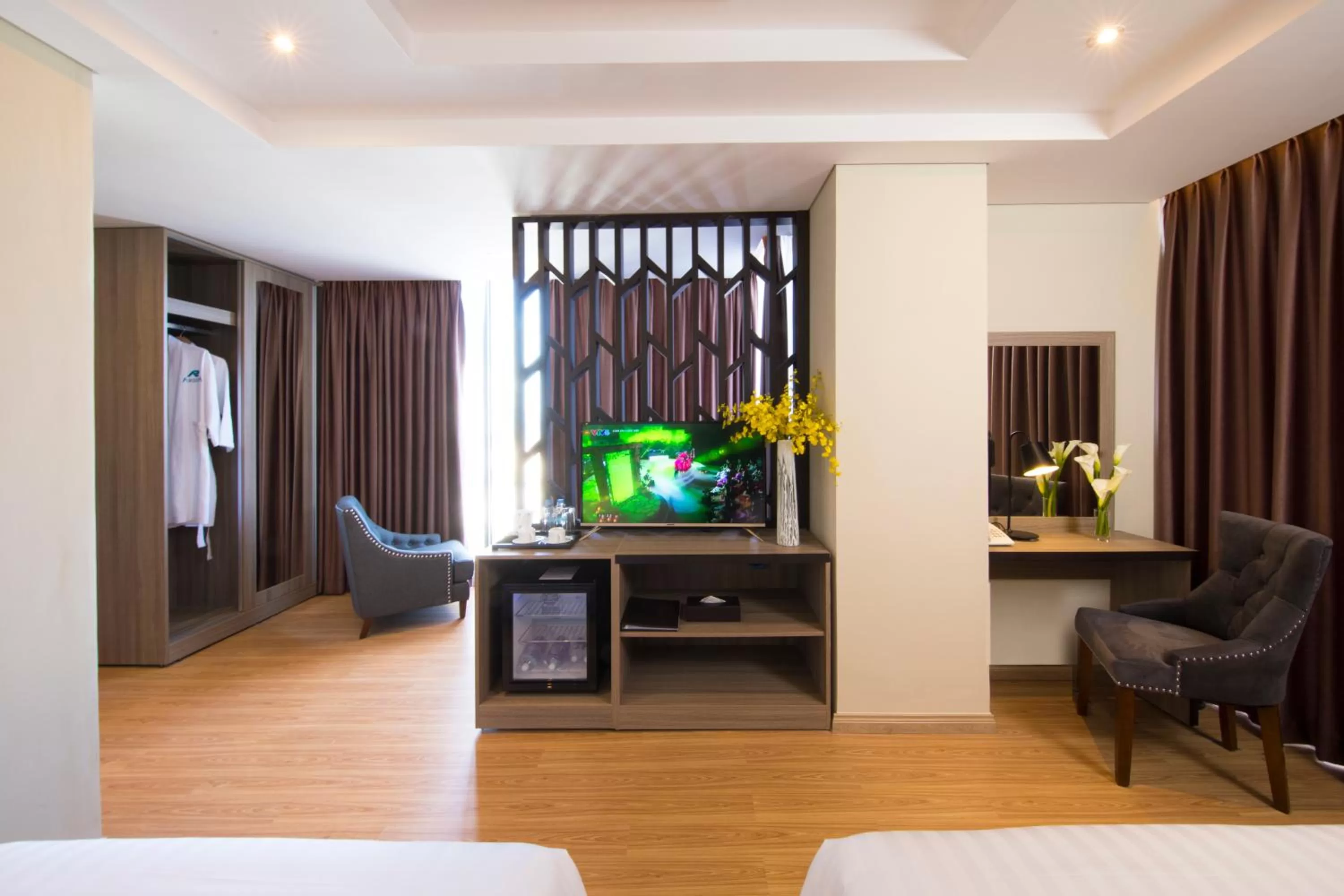 Junior Suite Twin with Sea View and Balcony in ARECA HOTEL NHA TRANG