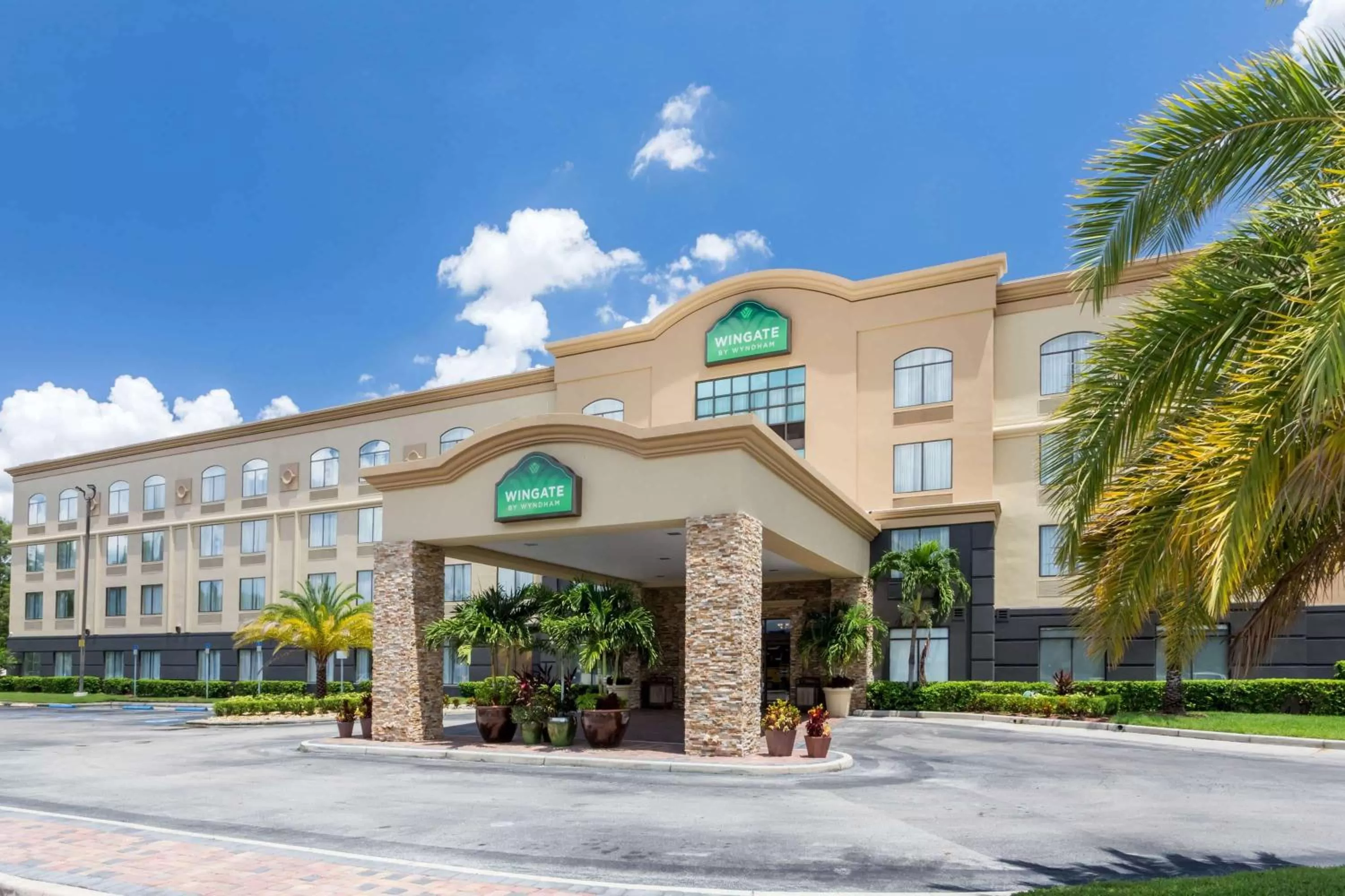 Property building in Wingate by Wyndham, Universal Studios - Free Theme Park Shuttle