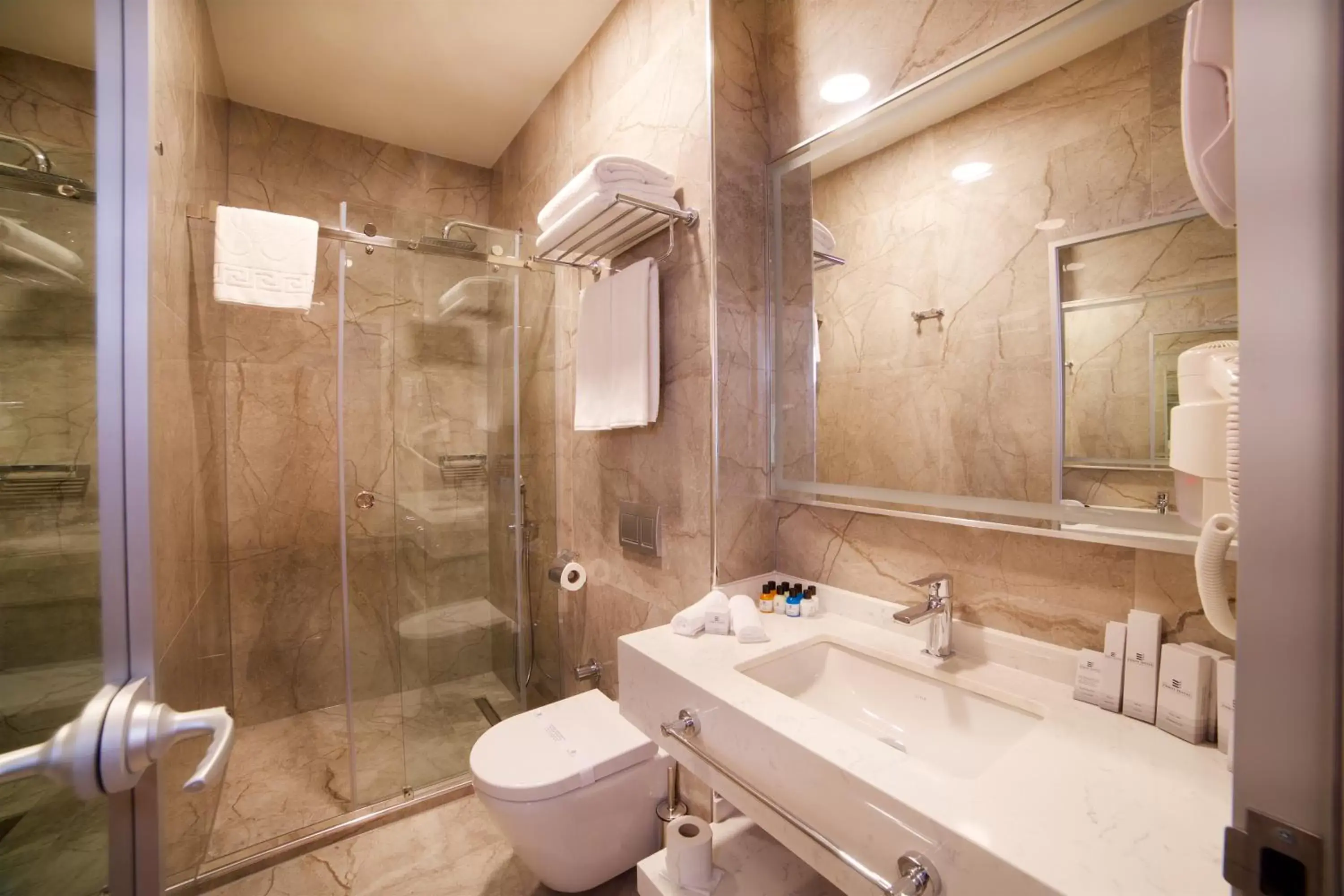 Toilet, Bathroom in Erboy Hotel Istanbul Sirkeci