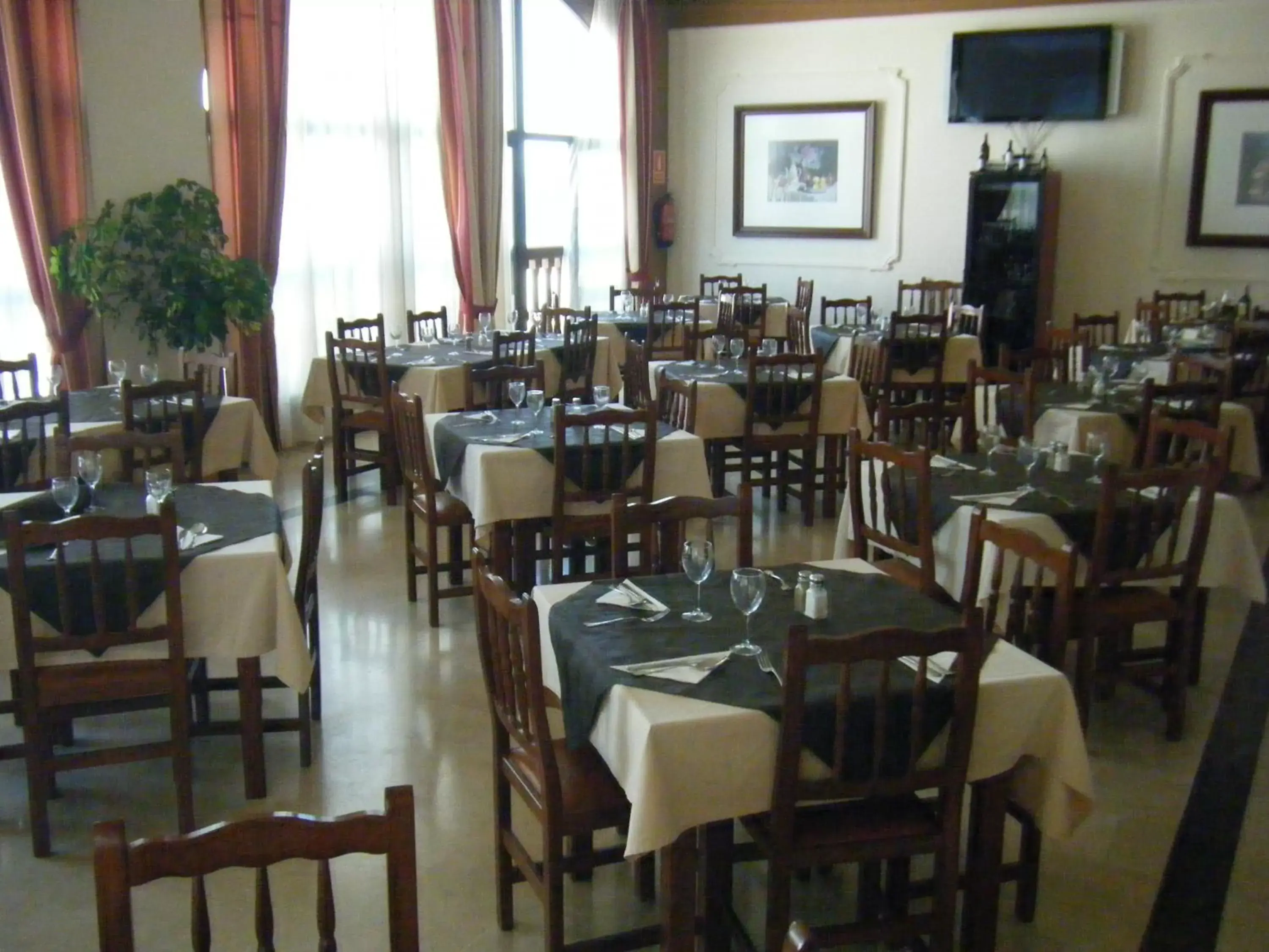 Restaurant/Places to Eat in Hotel Mirador