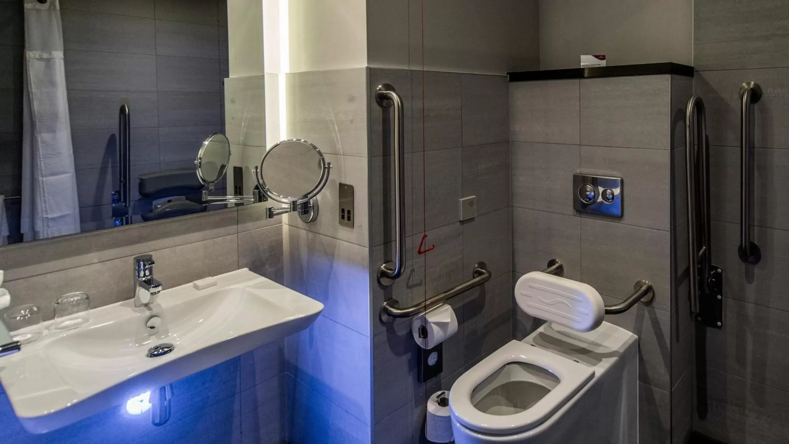 Bathroom in Crowne Plaza Aberdeen Airport, an IHG Hotel