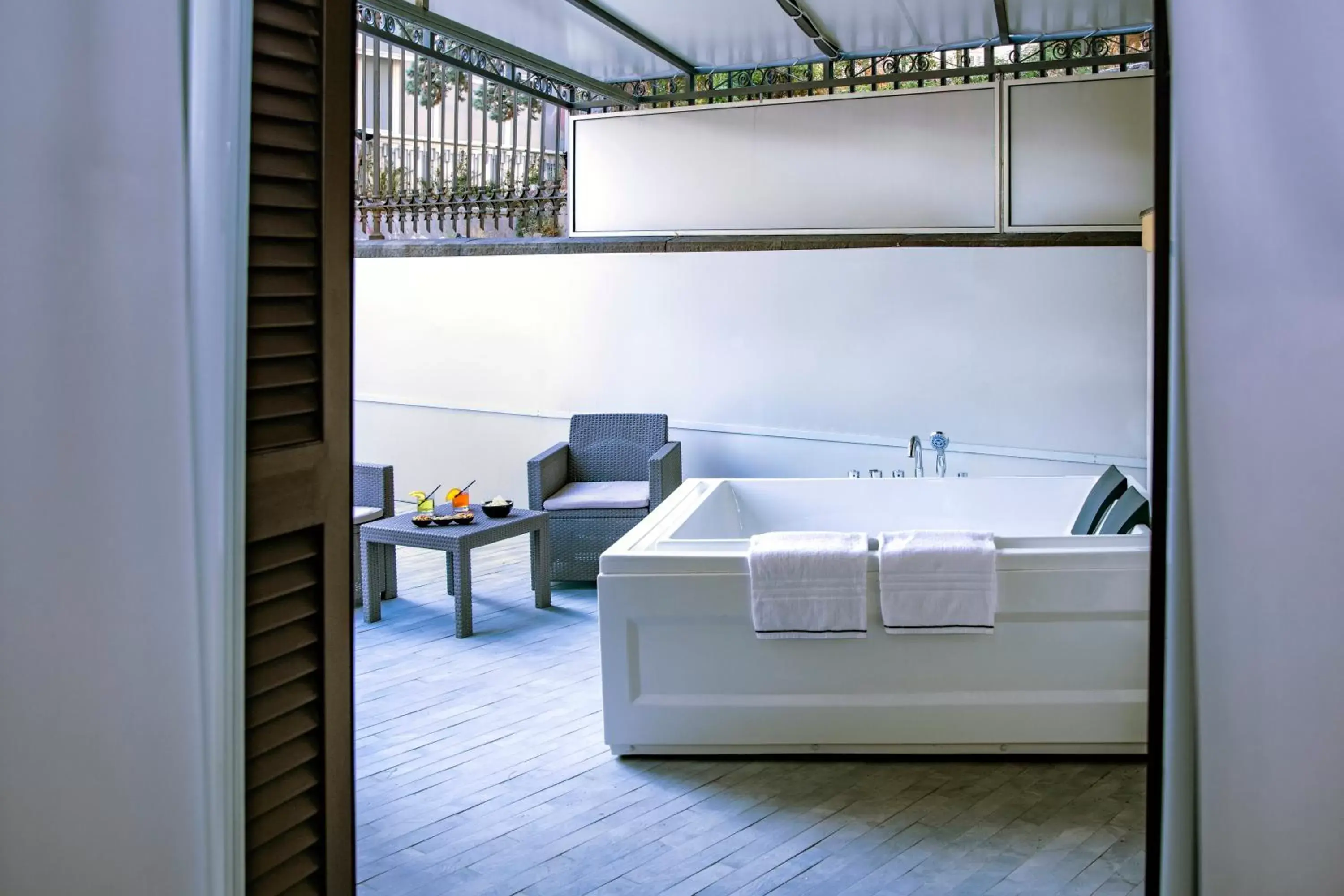 Hot Tub, Bathroom in Villa Elisio Hotel & Spa