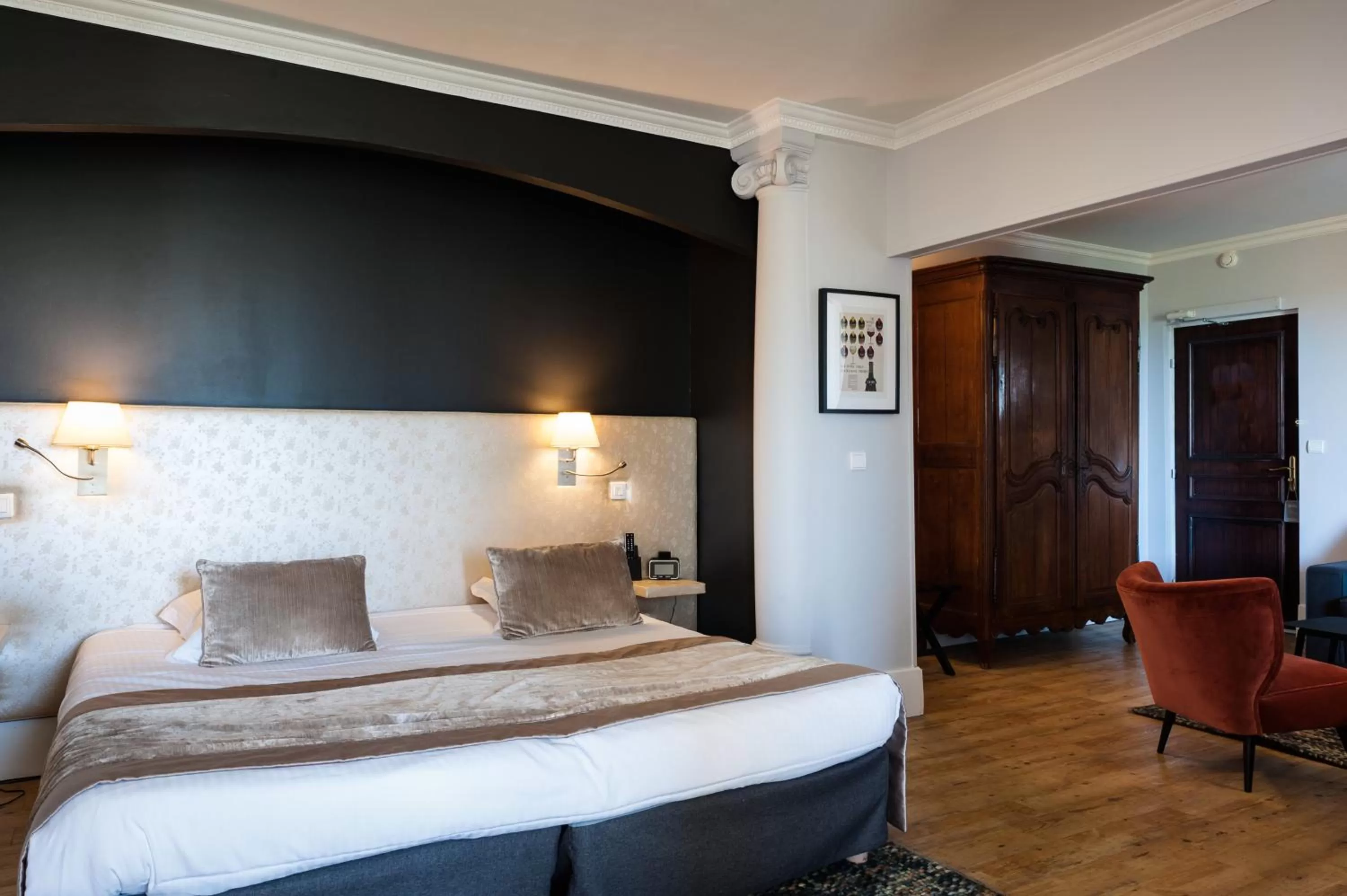 Bedroom, Bed in Ermitage De Corton - Teritoria