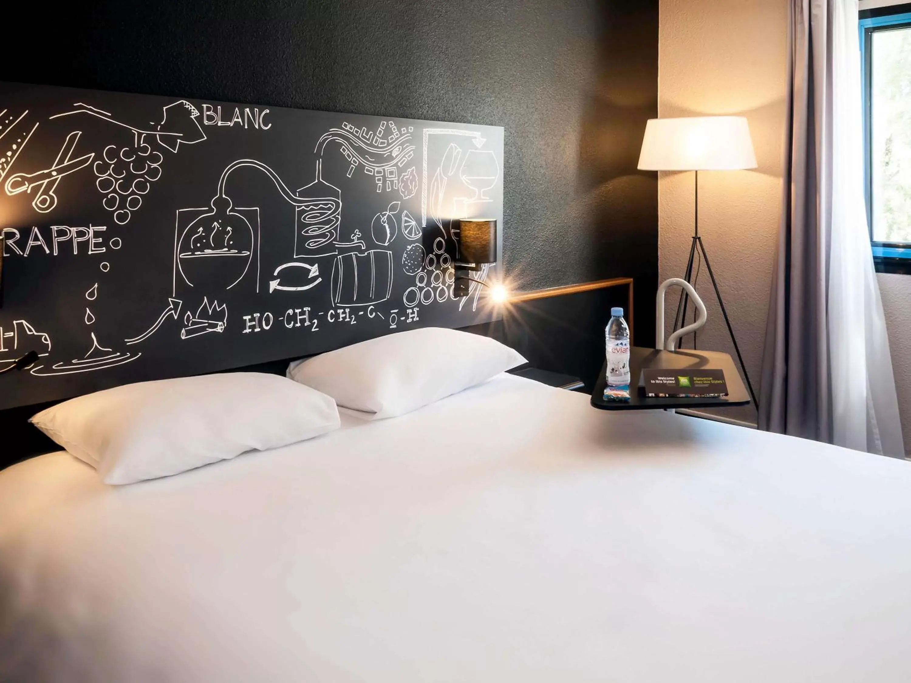 Bedroom, Bed in Ibis Styles Cognac